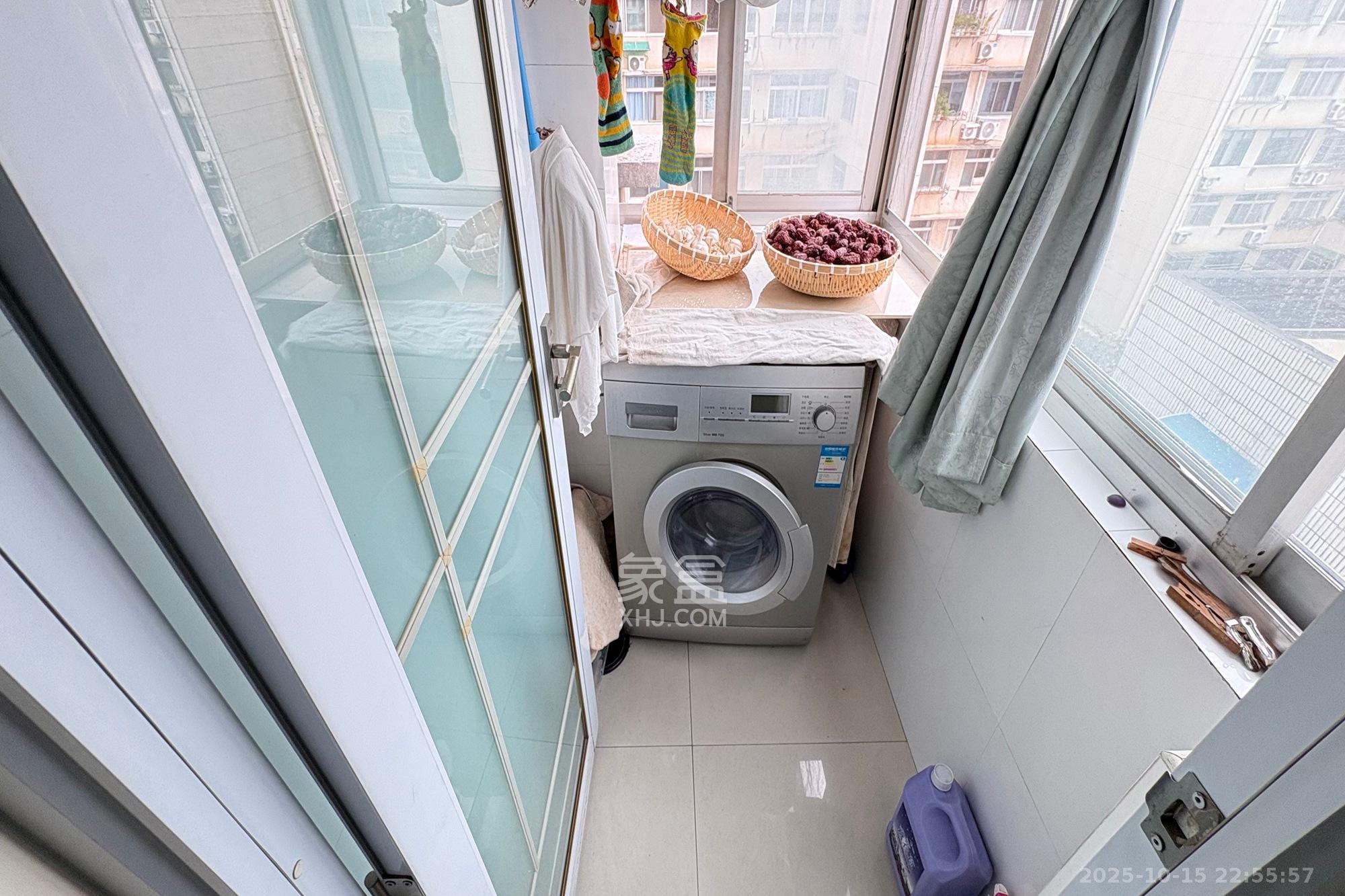 芙蓉区国土局单位房  4室2厅3卫    216.0万阳台