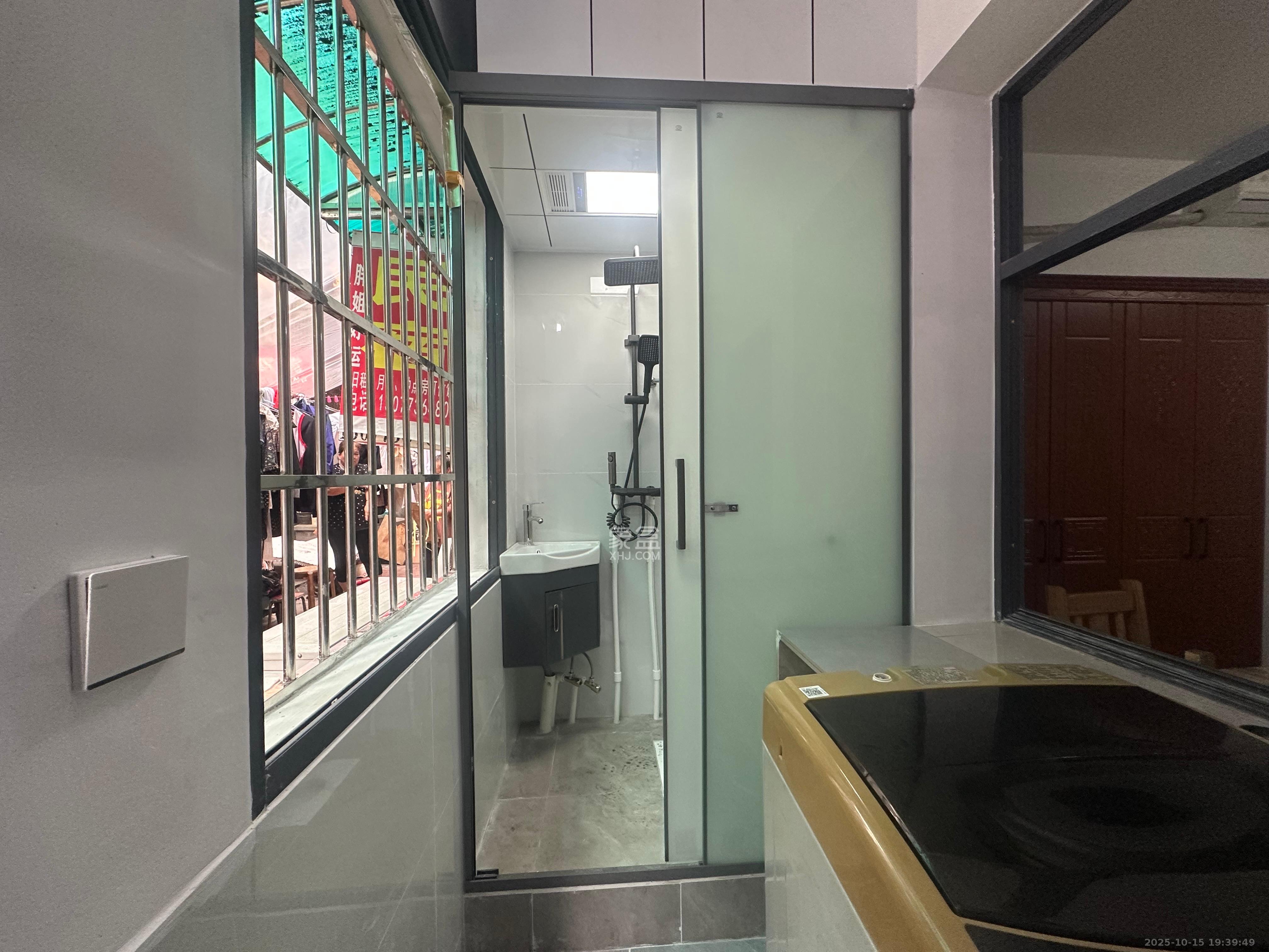 红旗区四片  1室0厅0卫    1000.0元/月 红旗区四片  1室0厅0卫    1000.0元/月室内图