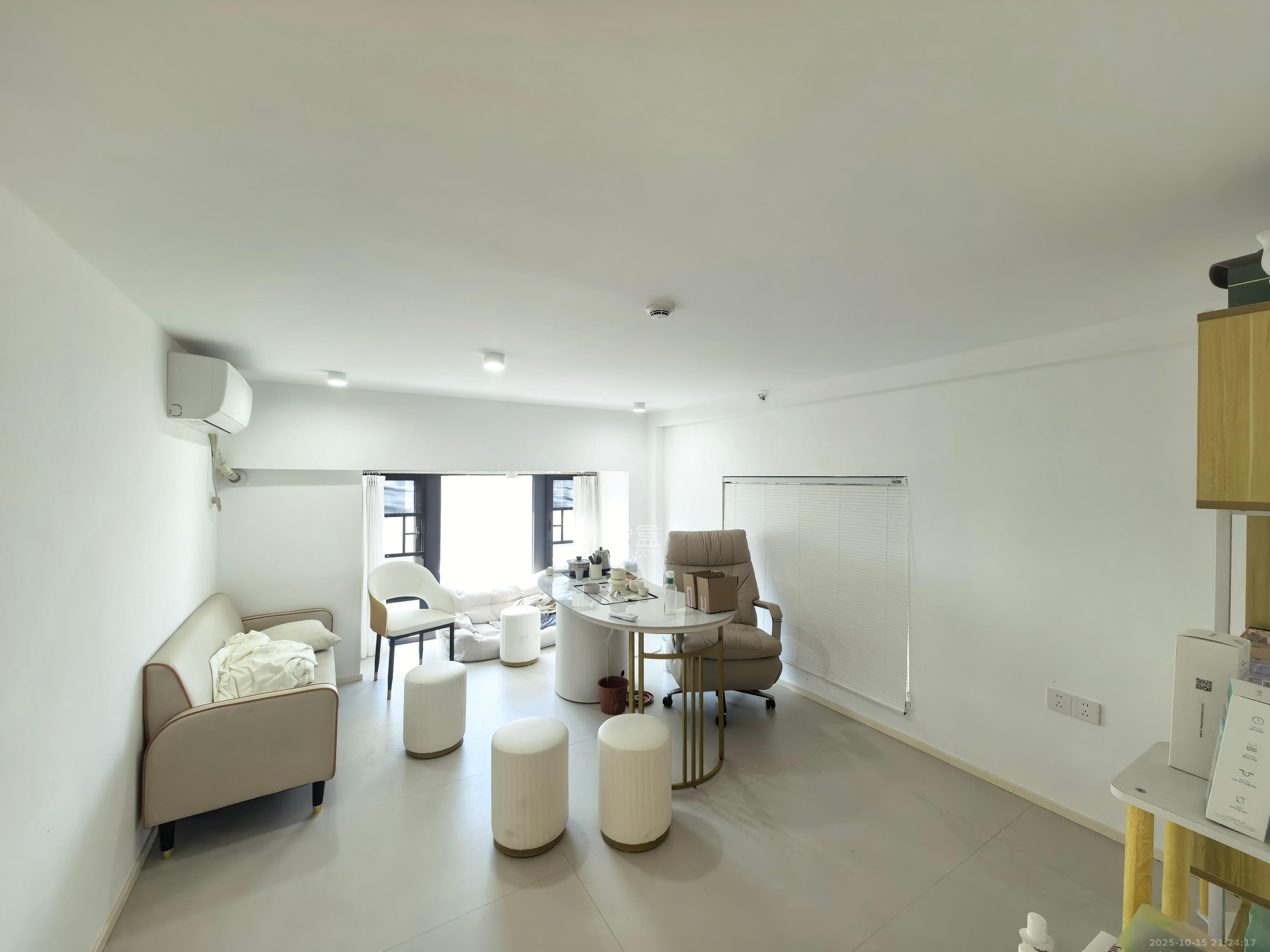 中海阅溪府  2室1厅1卫    1600.0元/月 中海阅溪府  2室1厅1卫    1600.0元/月室内图