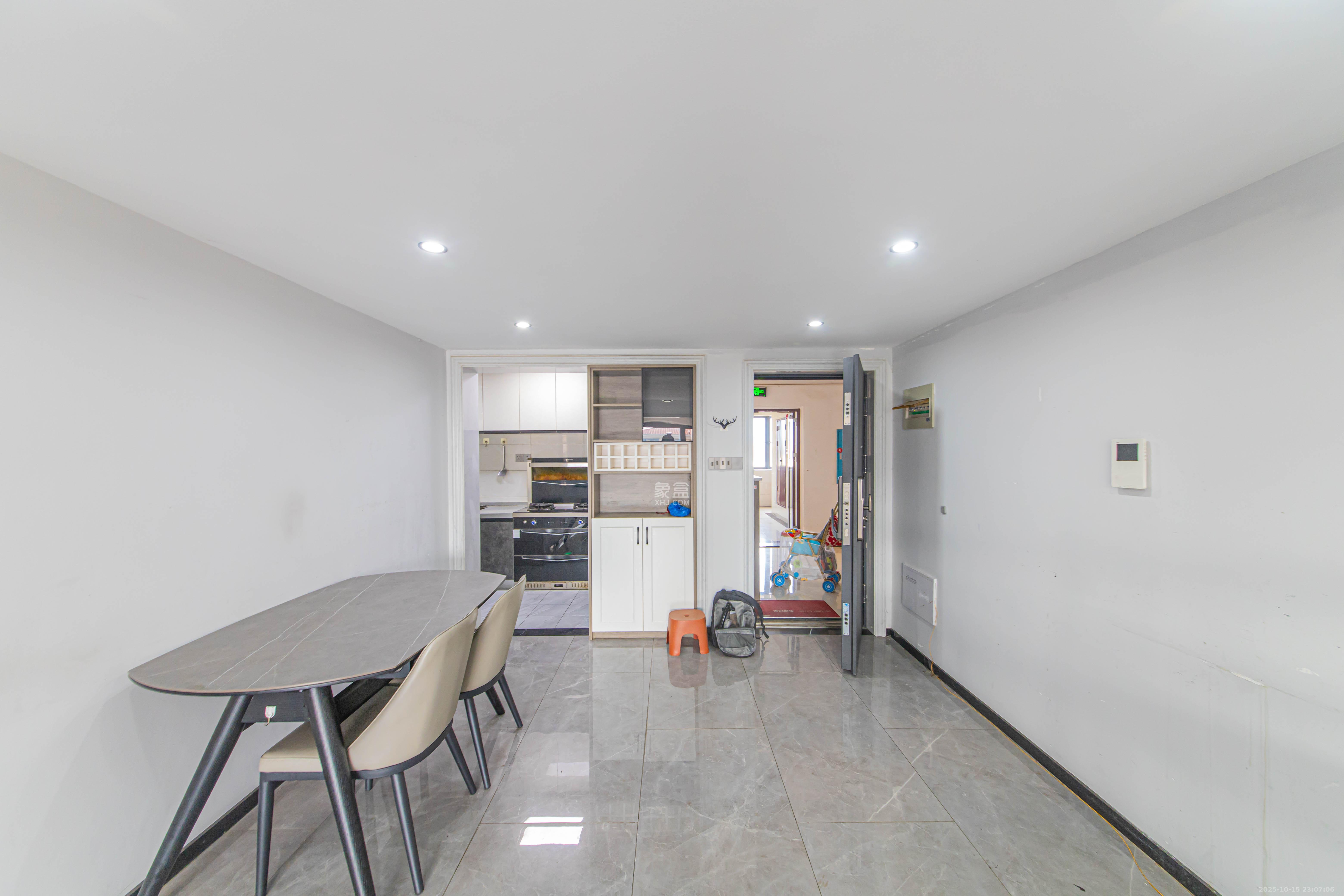 中建芙蓉嘉苑  4室2厅1卫    105.0万客厅