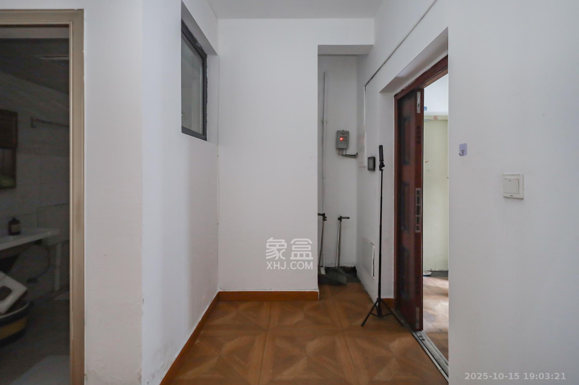 华韵城市海岸(城市水岸苑)  5室2厅2卫    229.0万 华韵城市海岸(城市水岸苑)  5室2厅2卫    229.0万其他