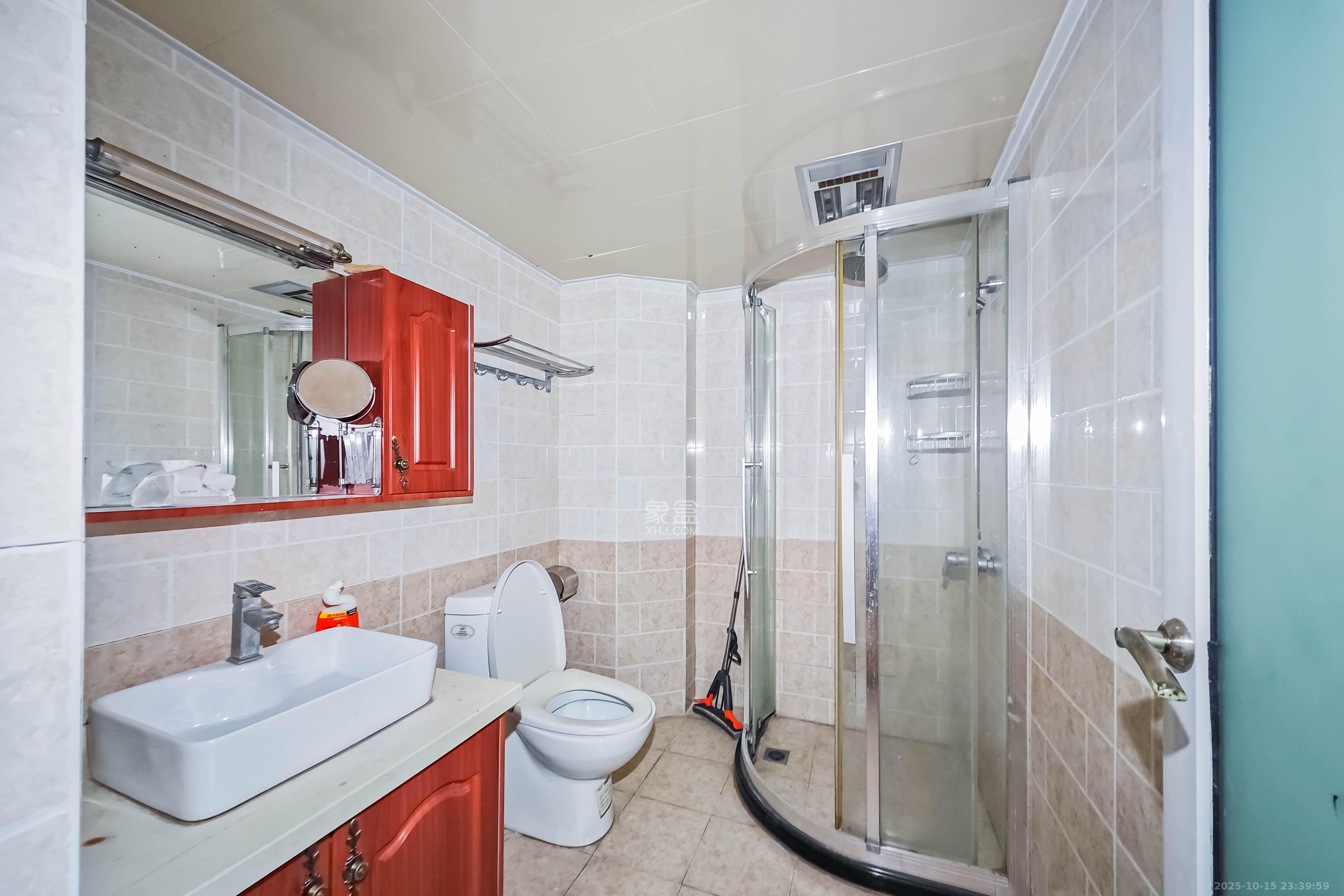 中城丽景香山园  3室2厅2卫    98.0万 中城丽景香山园  3室2厅2卫    98.0万卫生间