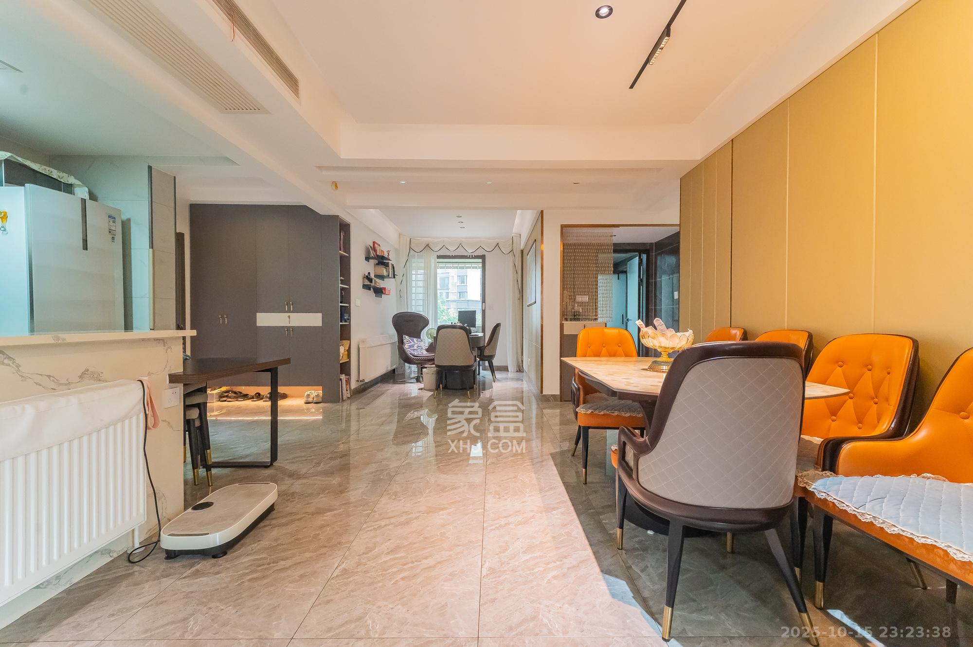 中建悦和城  3室2厅2卫    125.8万客厅