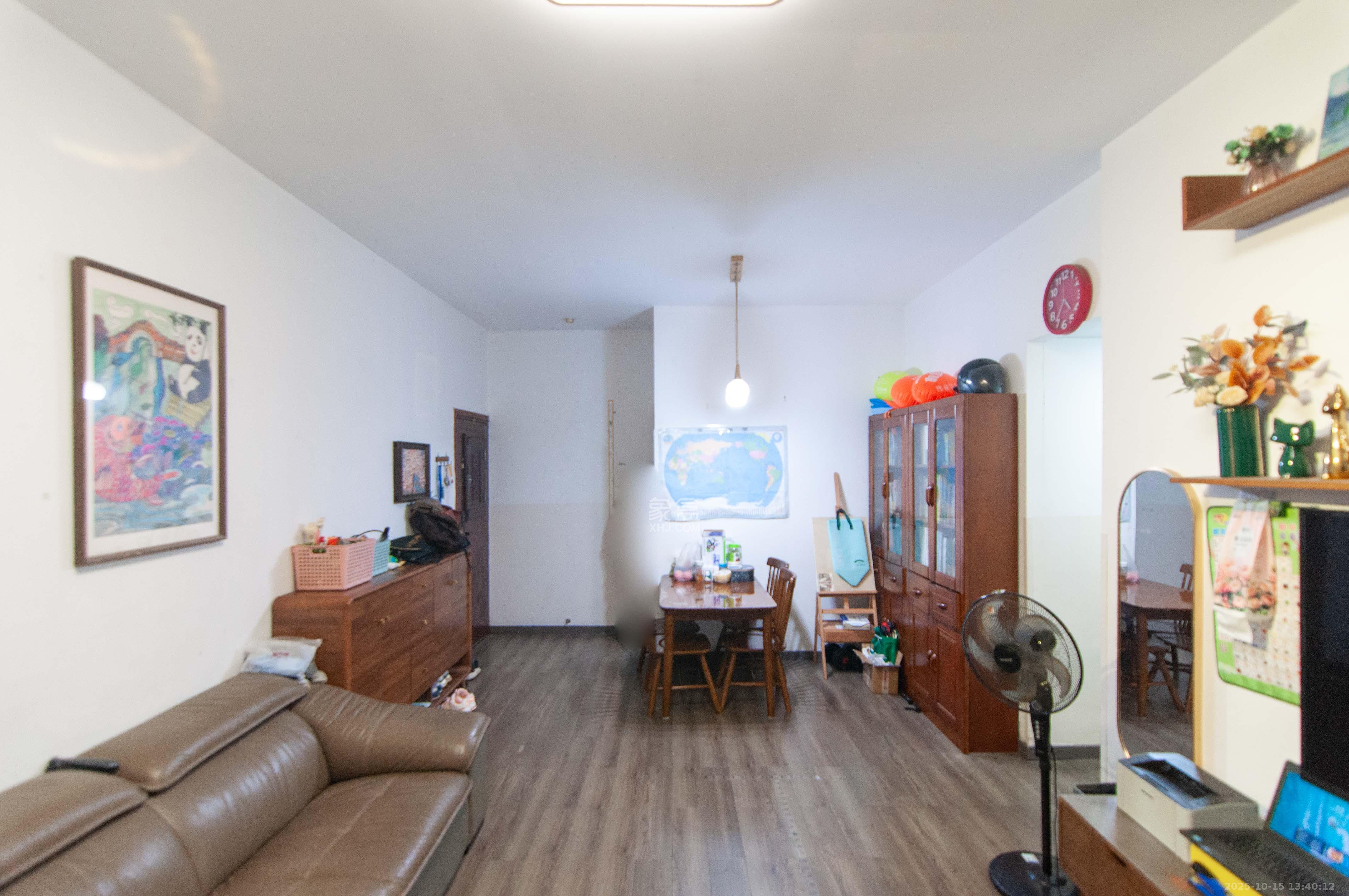 远大麓园  3室2厅2卫    62.0万客厅