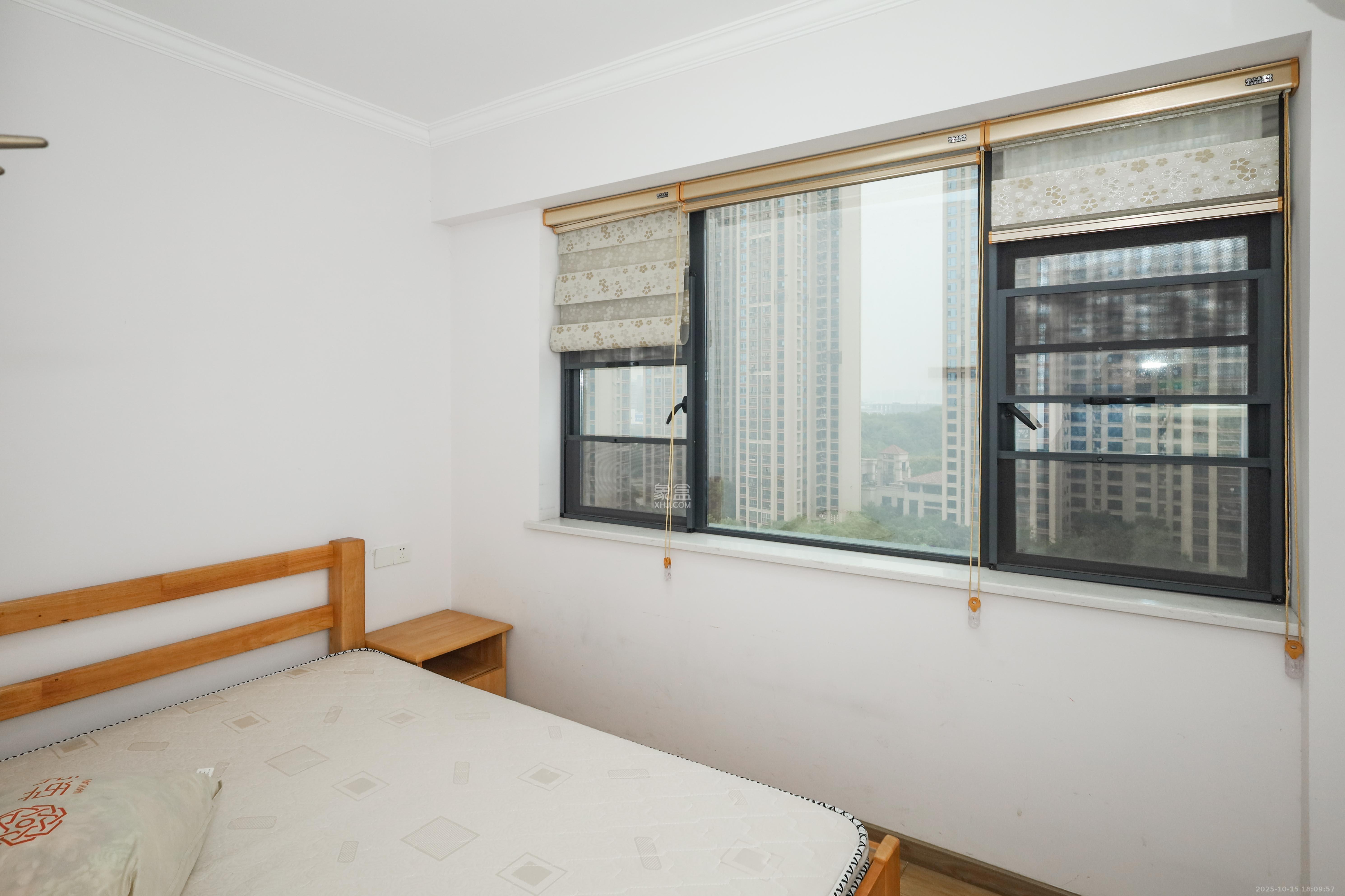 天元涉外景园C区  4室2厅2卫    105.0万卧室