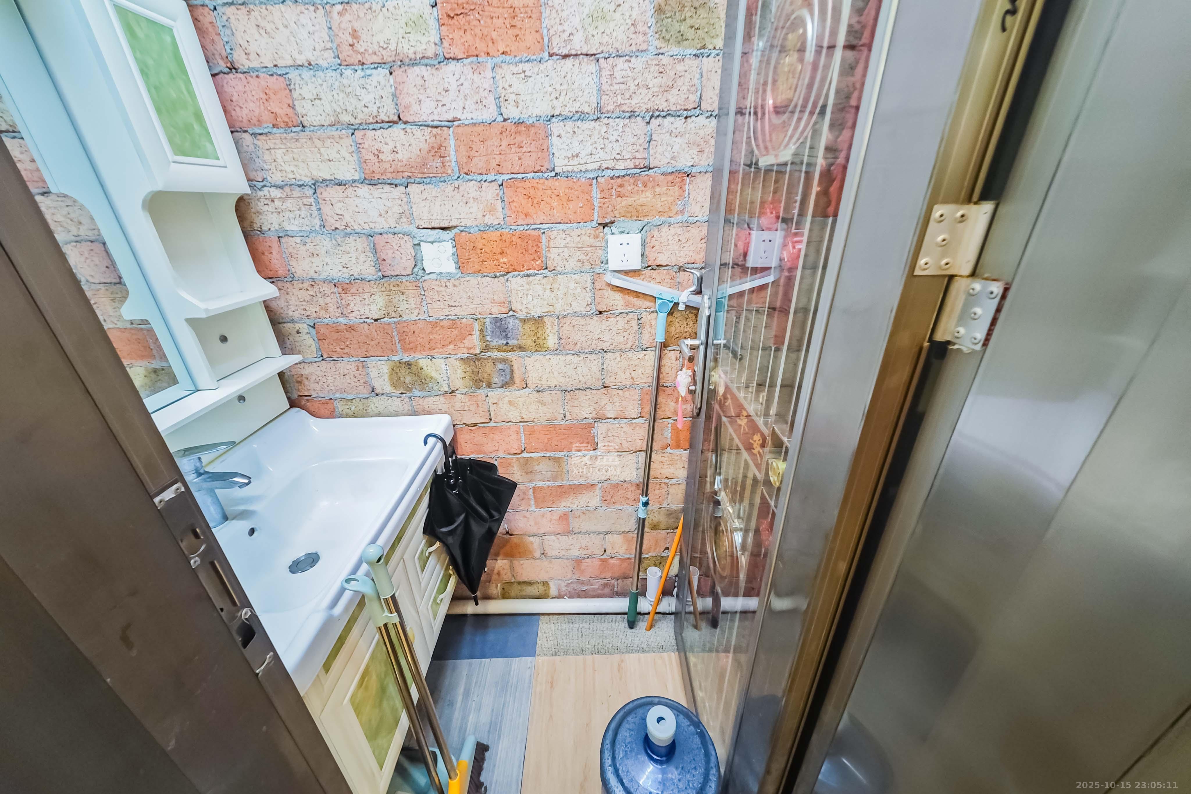 香樟兰亭（朗峰苑）  3室2厅1卫    91.5万卫生间