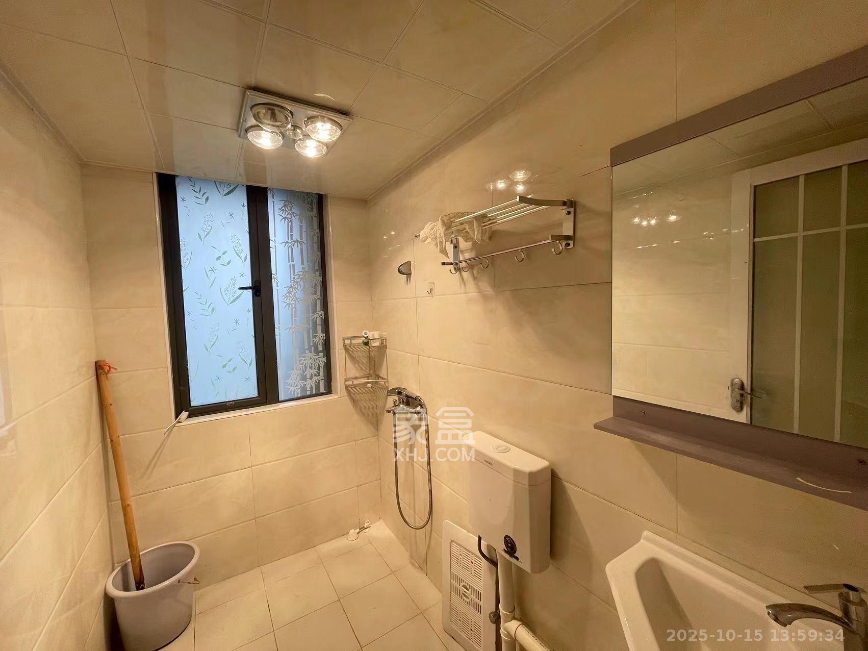 荣盛花语馨苑 2室2厅1卫 2000.0元/月 荣盛花语馨苑 2室2厅1卫 2000.0元/月室内图