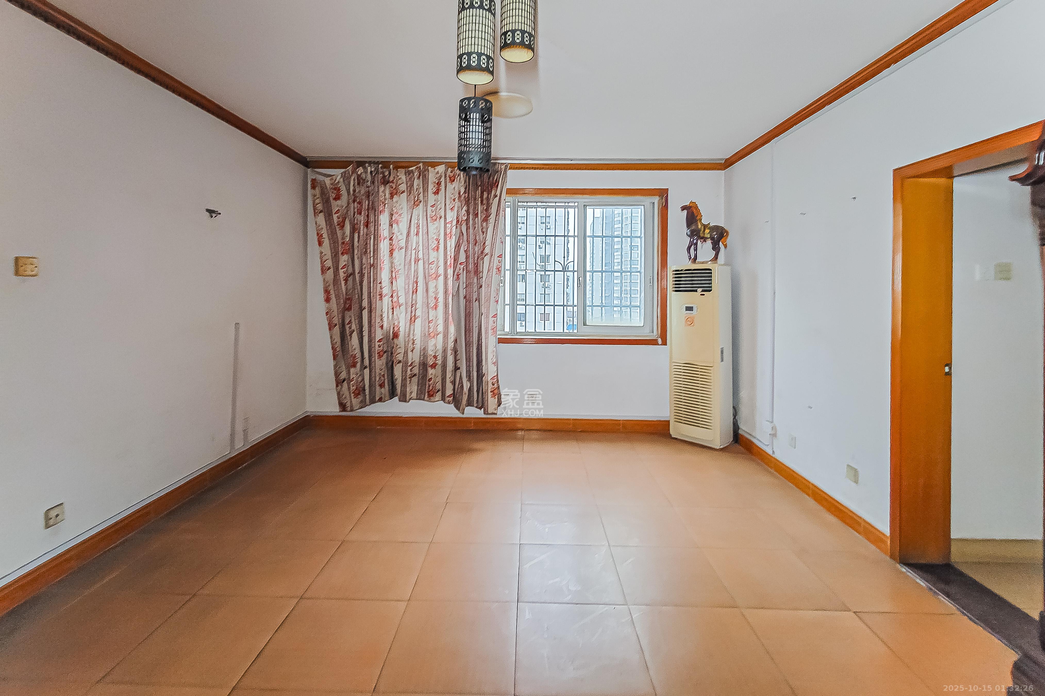 梓园大厦 3室2厅2卫 105.0万 梓园大厦 3室2厅2卫 105.0万客厅