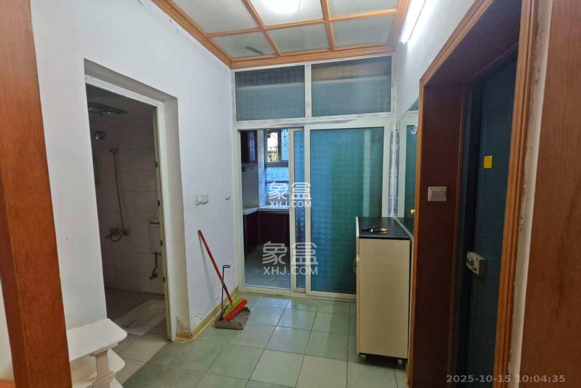 省水院宿舍 2室2厅1卫 1800.0元/月 省水院宿舍 2室2厅1卫 1800.0元/月室内图