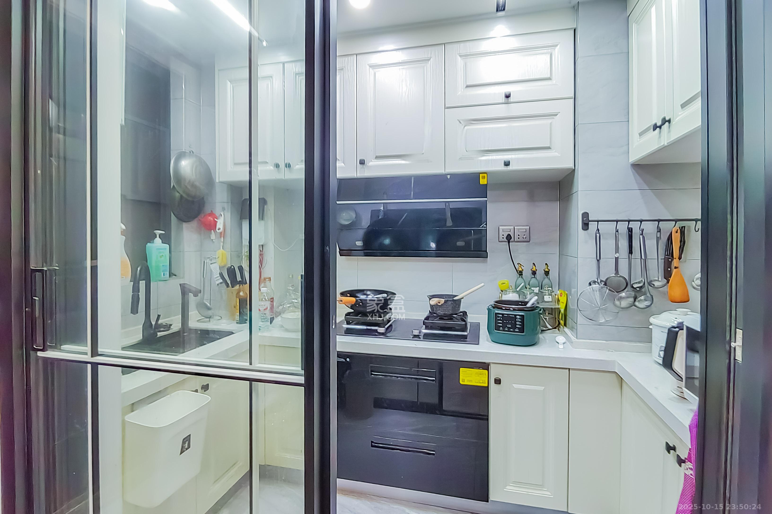 中天星耀城  3室2厅2卫    112.0万 中天星耀城  3室2厅2卫    112.0万厨房