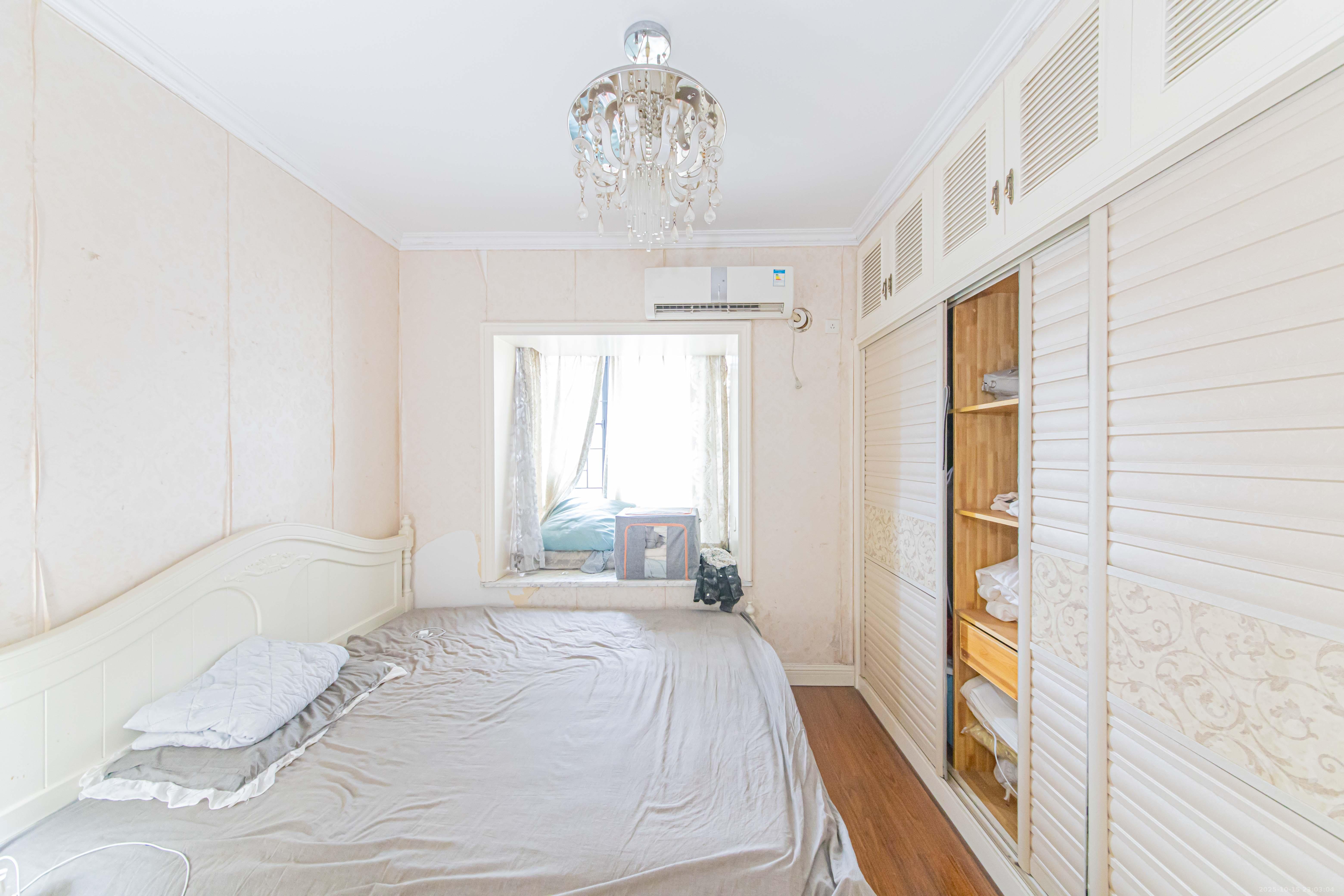 保利花园  3室2厅2卫    108.0万 保利花园  3室2厅2卫    108.0万卧室