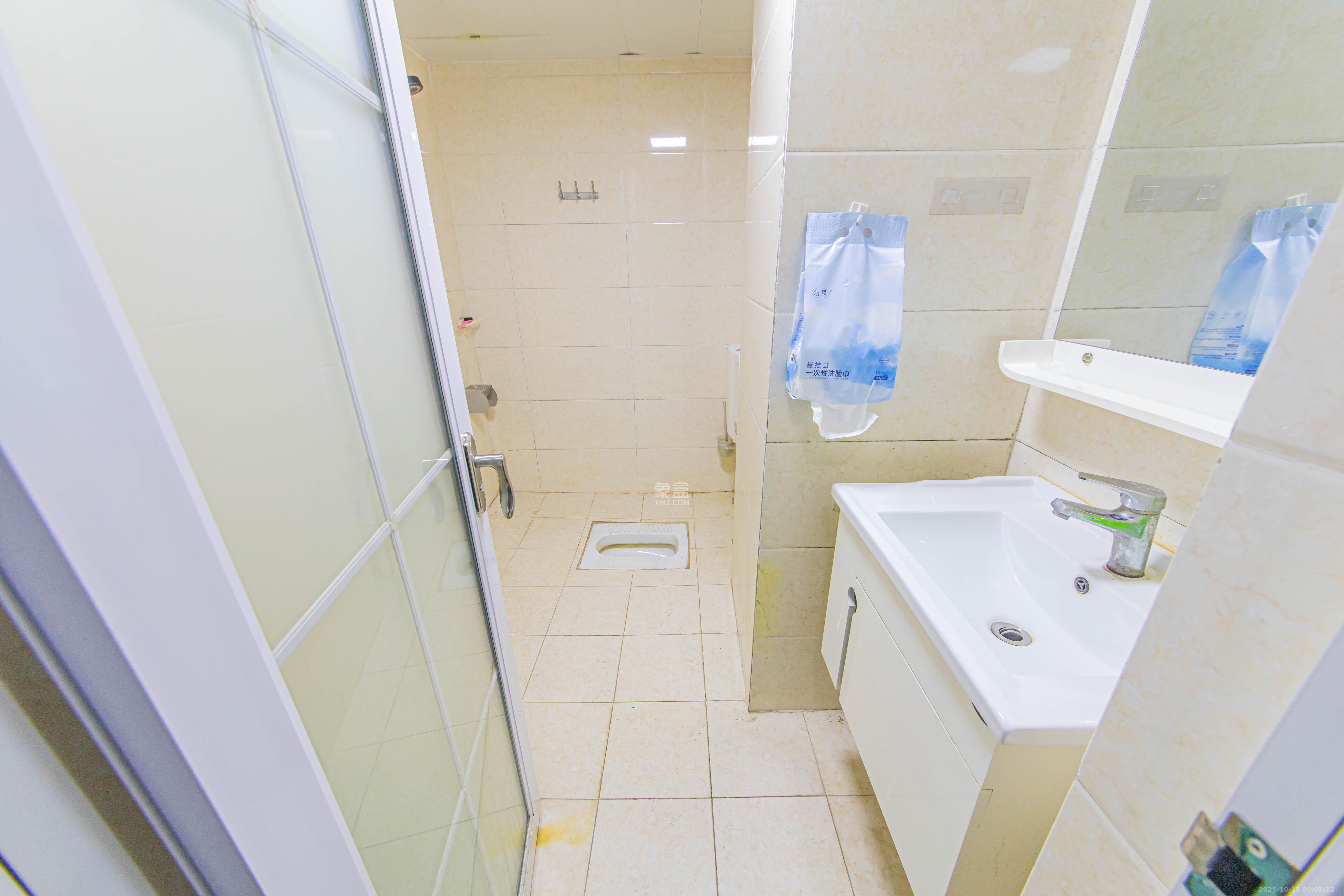 中信凯旋蓝岸(中信新城三期) 1室1厅1卫 30.0万 中信凯旋蓝岸(中信新城三期) 1室1厅1卫 30.0万卫生间