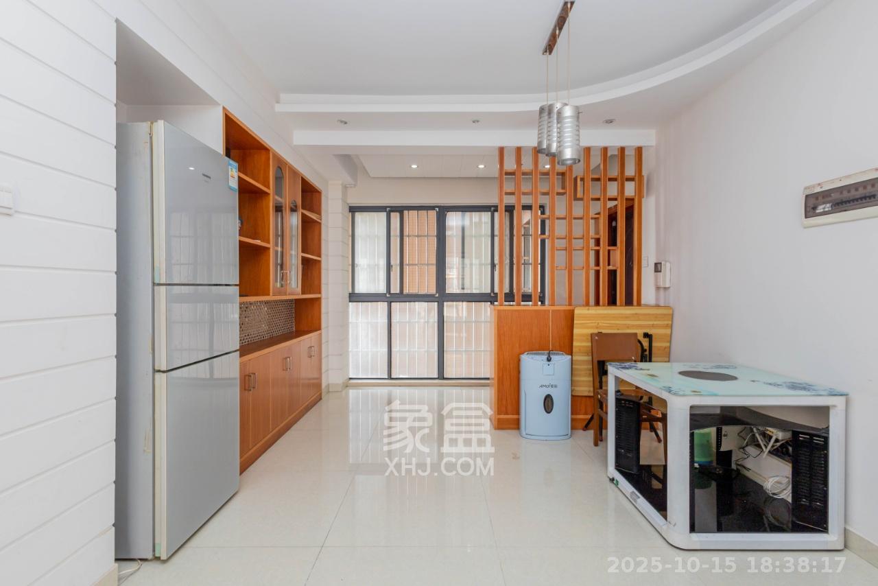 爵士湘  3室2厅2卫    2000.0元/月室内图