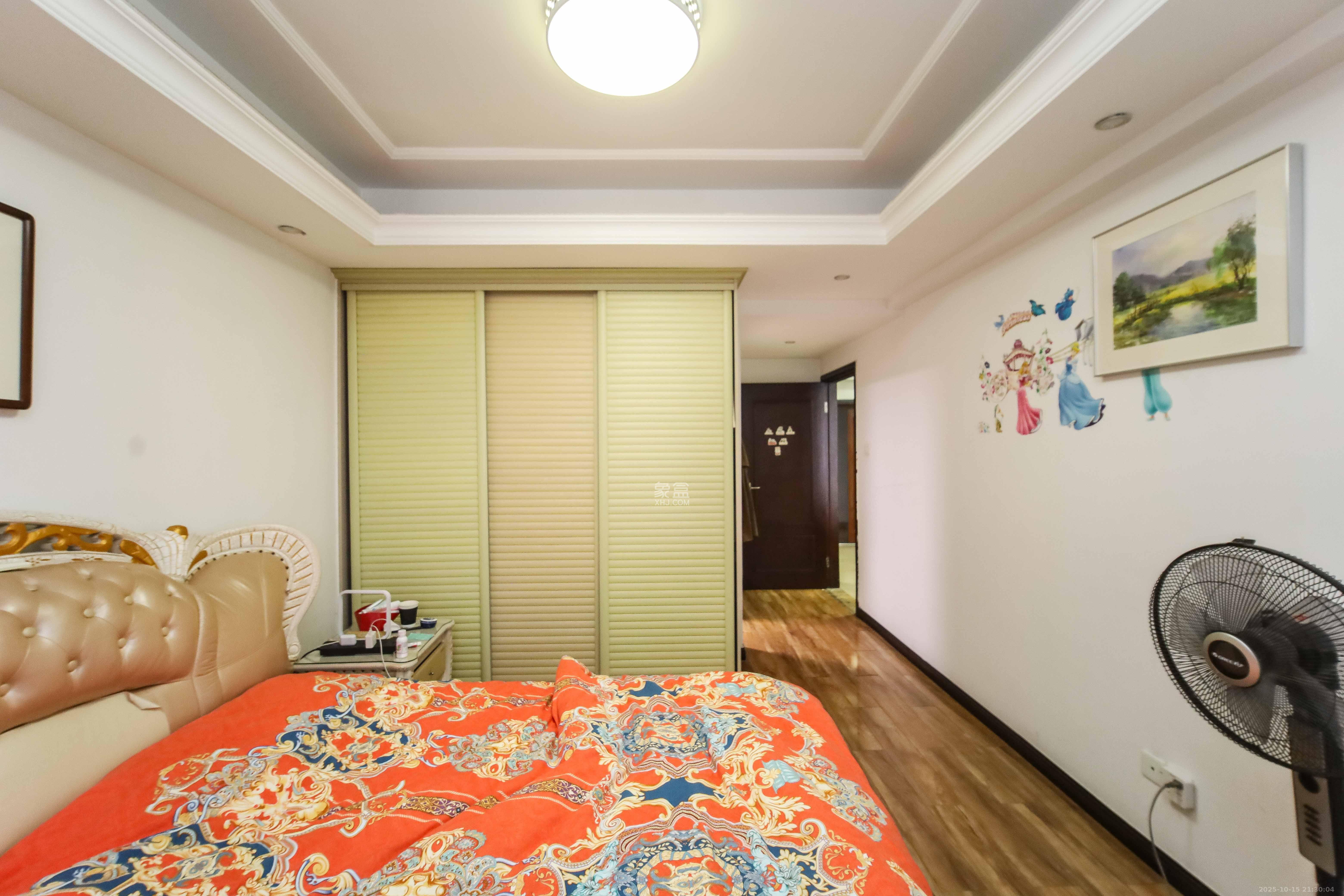 上东辛顿公寓  3室2厅2卫    85.0万卧室