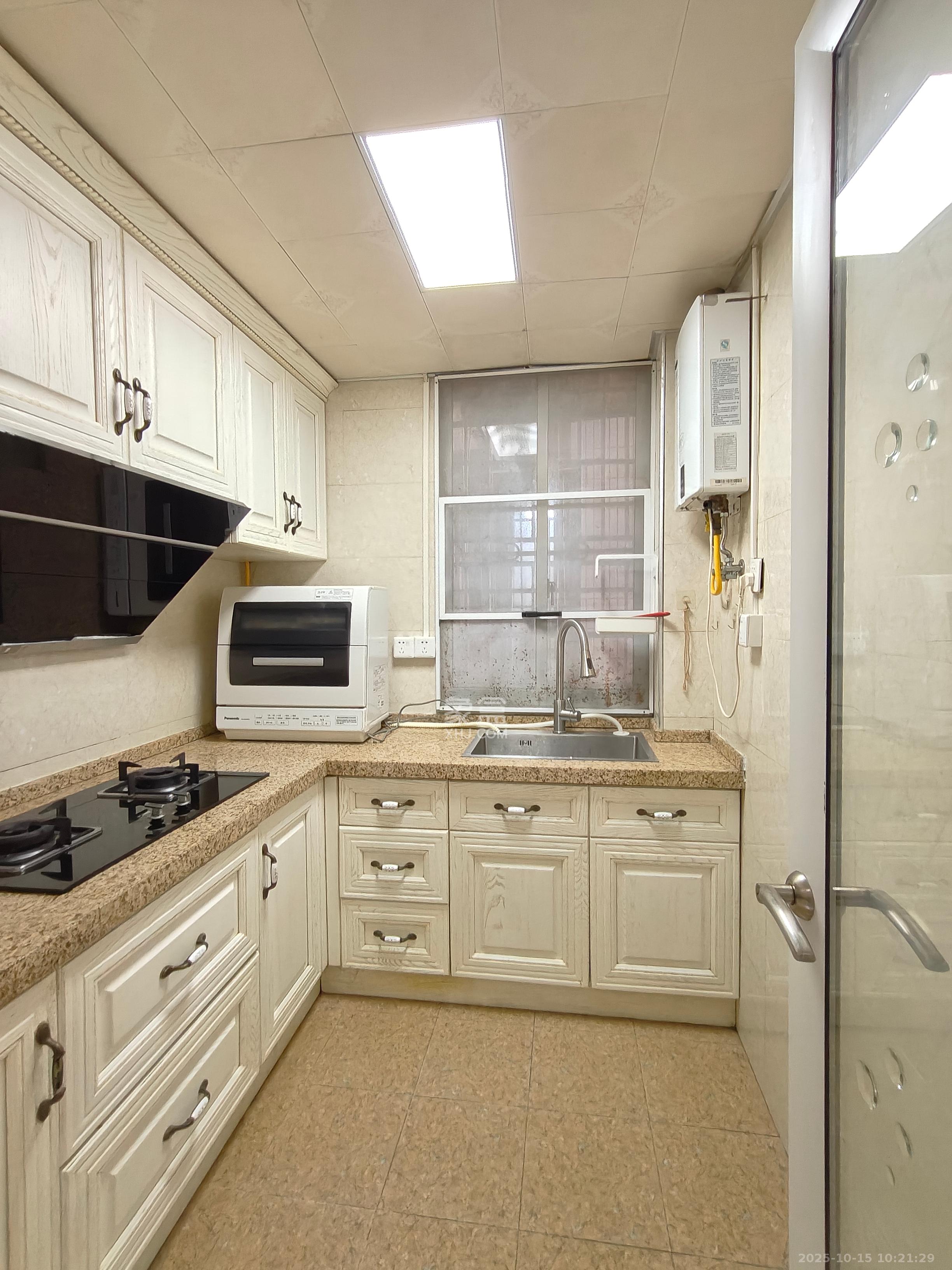 城市花园 3室2厅2卫 3500.0元/月 城市花园 3室2厅2卫 3500.0元/月室内图