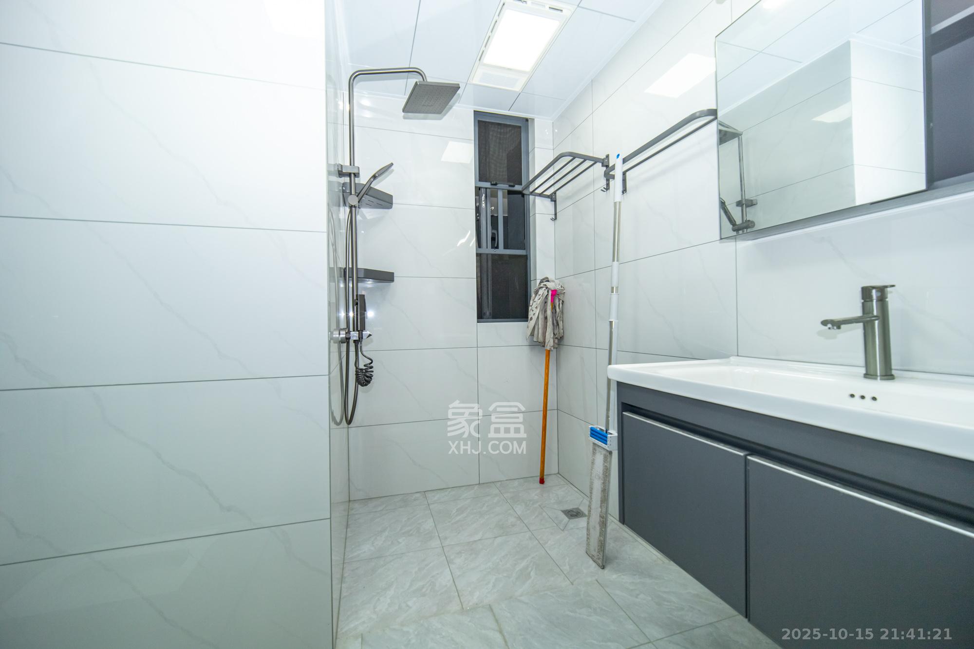 绿城美的明月江南  3室2厅1卫    108.0万卫生间