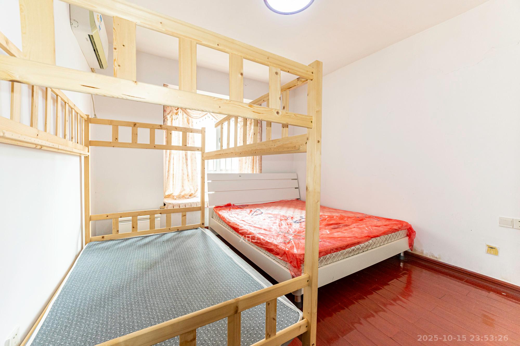 恒广国际景园一二区  3室2厅2卫    78.0万卧室