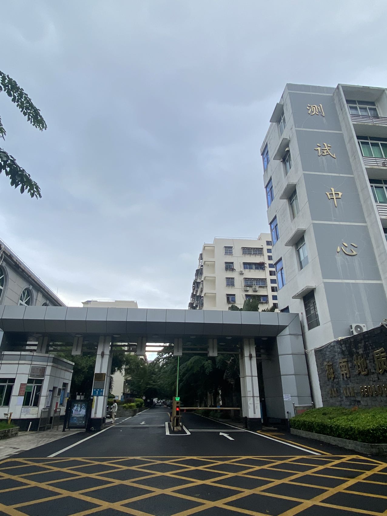 地质大院  3室2厅2卫    150.0万小区图