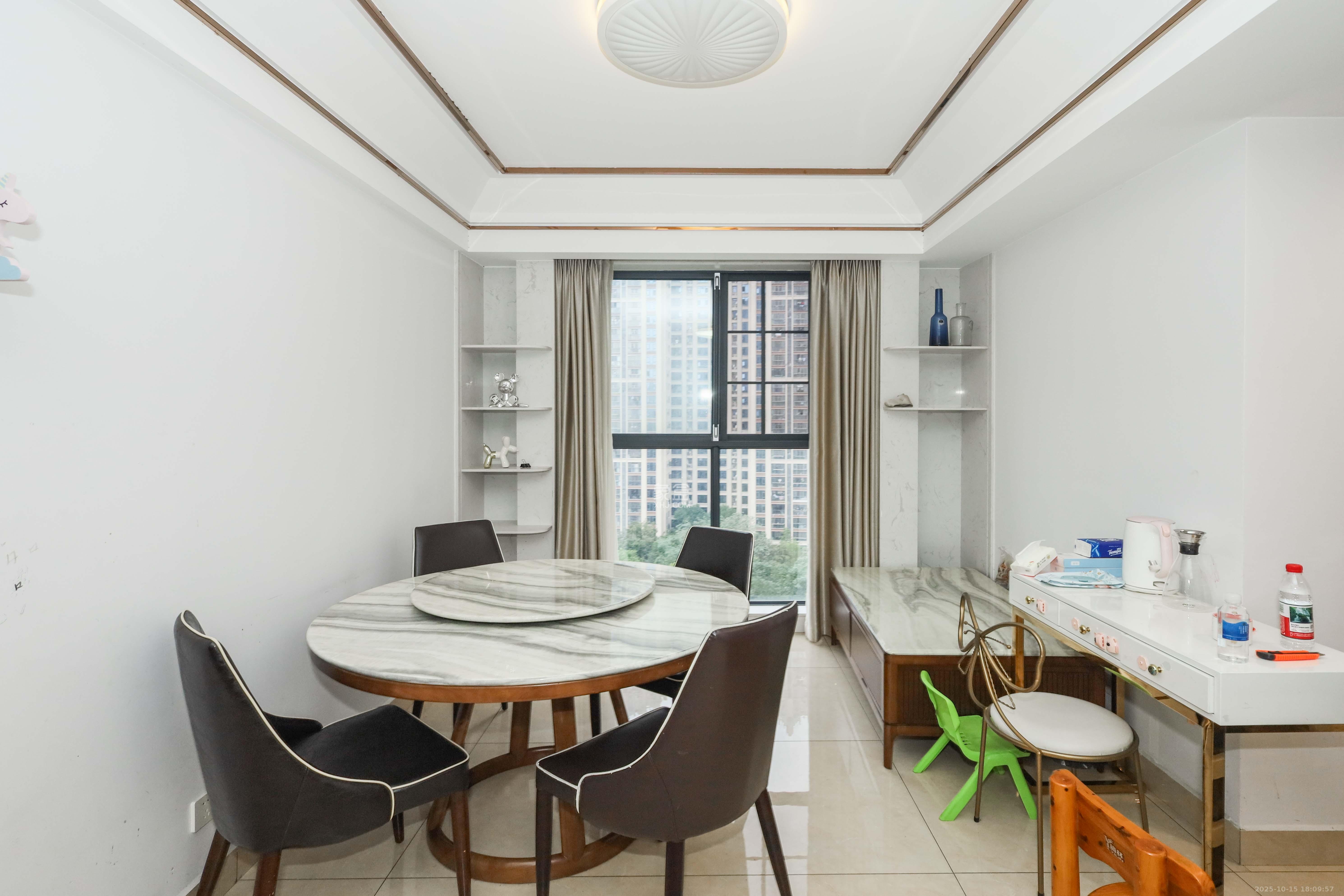 天元涉外景园C区  4室2厅2卫    105.0万其他