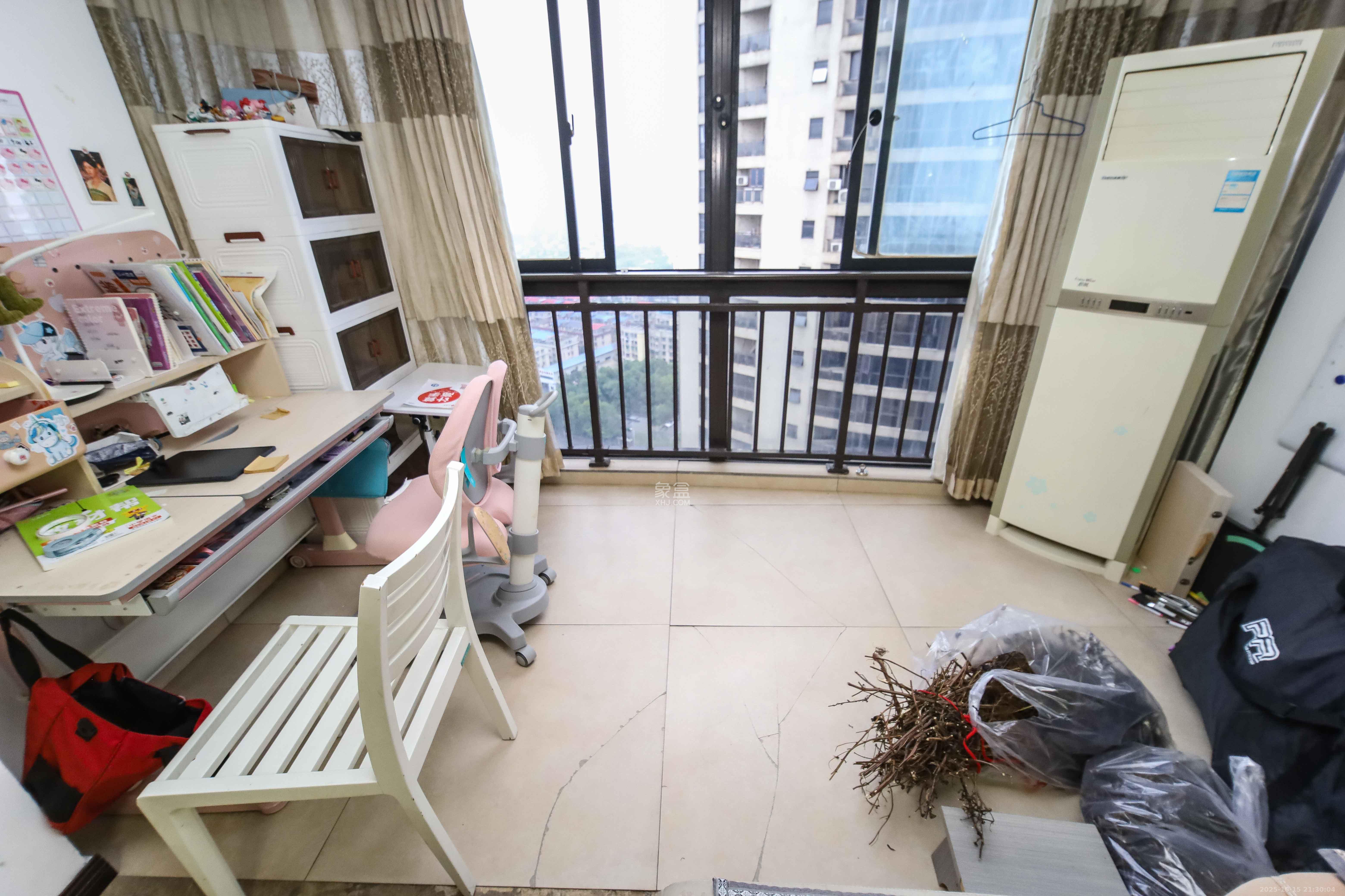 上东辛顿公寓  3室2厅2卫    85.0万阳台