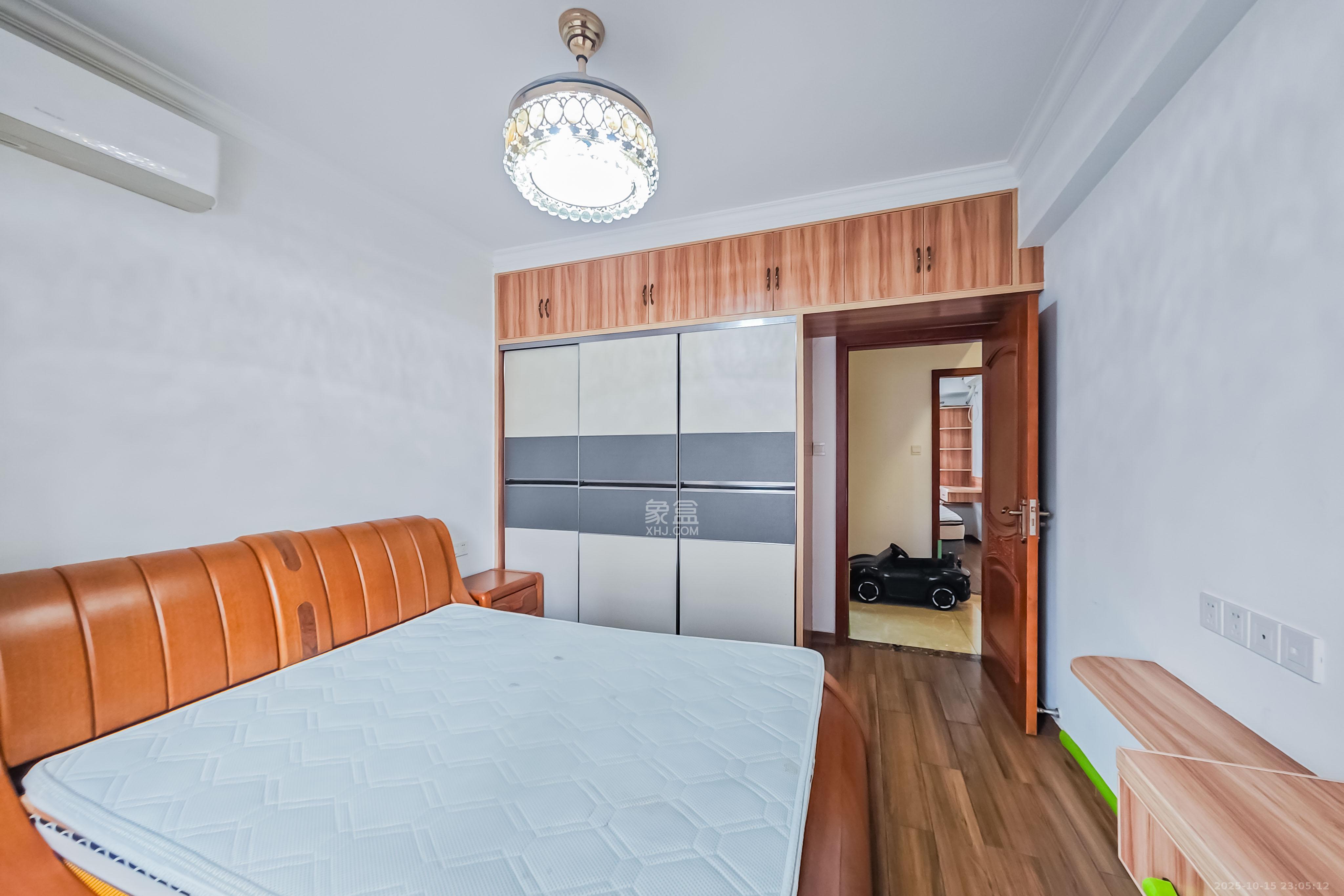 香樟兰亭（朗峰苑）  3室2厅1卫    91.5万卧室