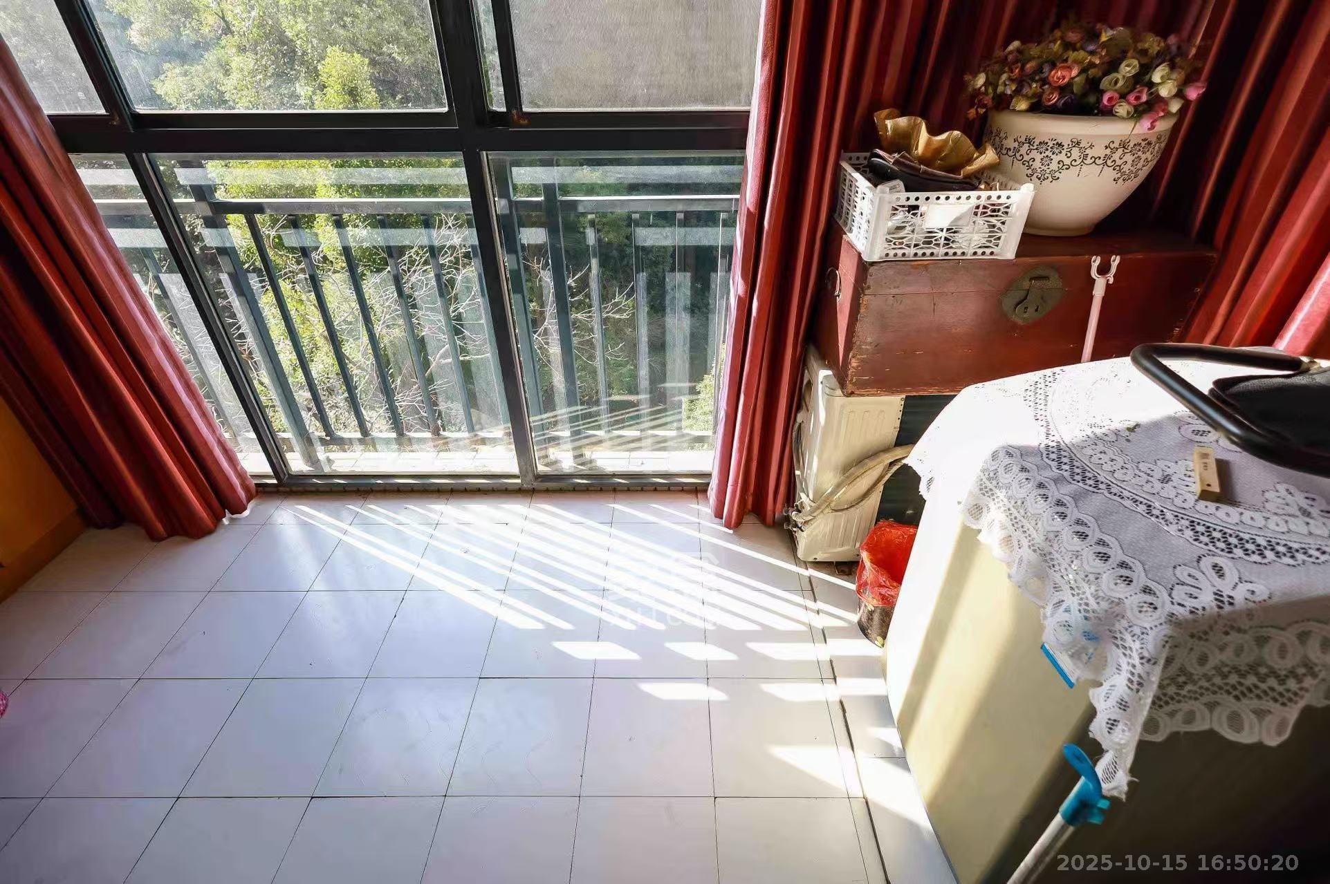 莱茵城  3室2厅1卫    2000.0元/月室内图