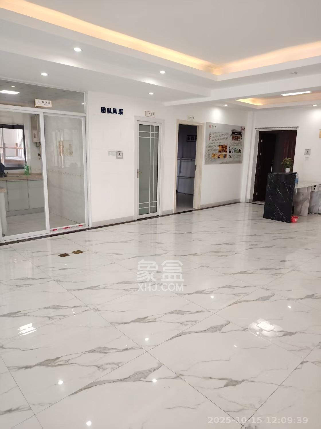 财富港湾(绿领大厦)  3室2厅2卫    3500.0元/月 财富港湾(绿领大厦)  3室2厅2卫    3500.0元/月室内图