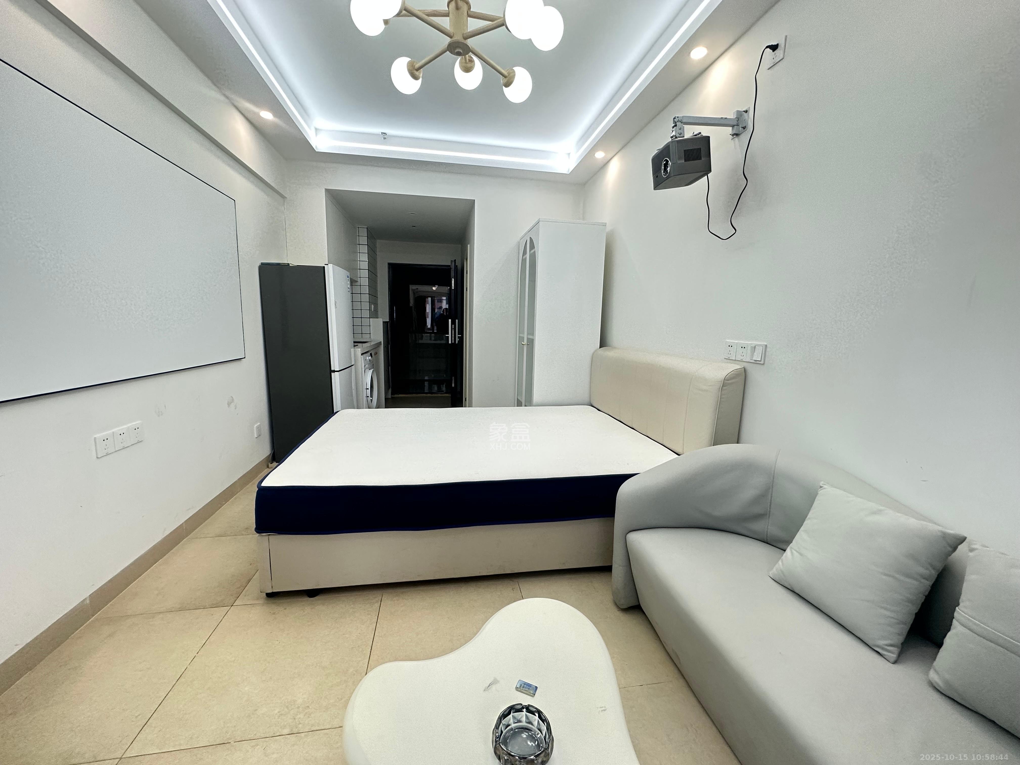 保利天禧EF区  1室1厅1卫    1500.0元/月室内图