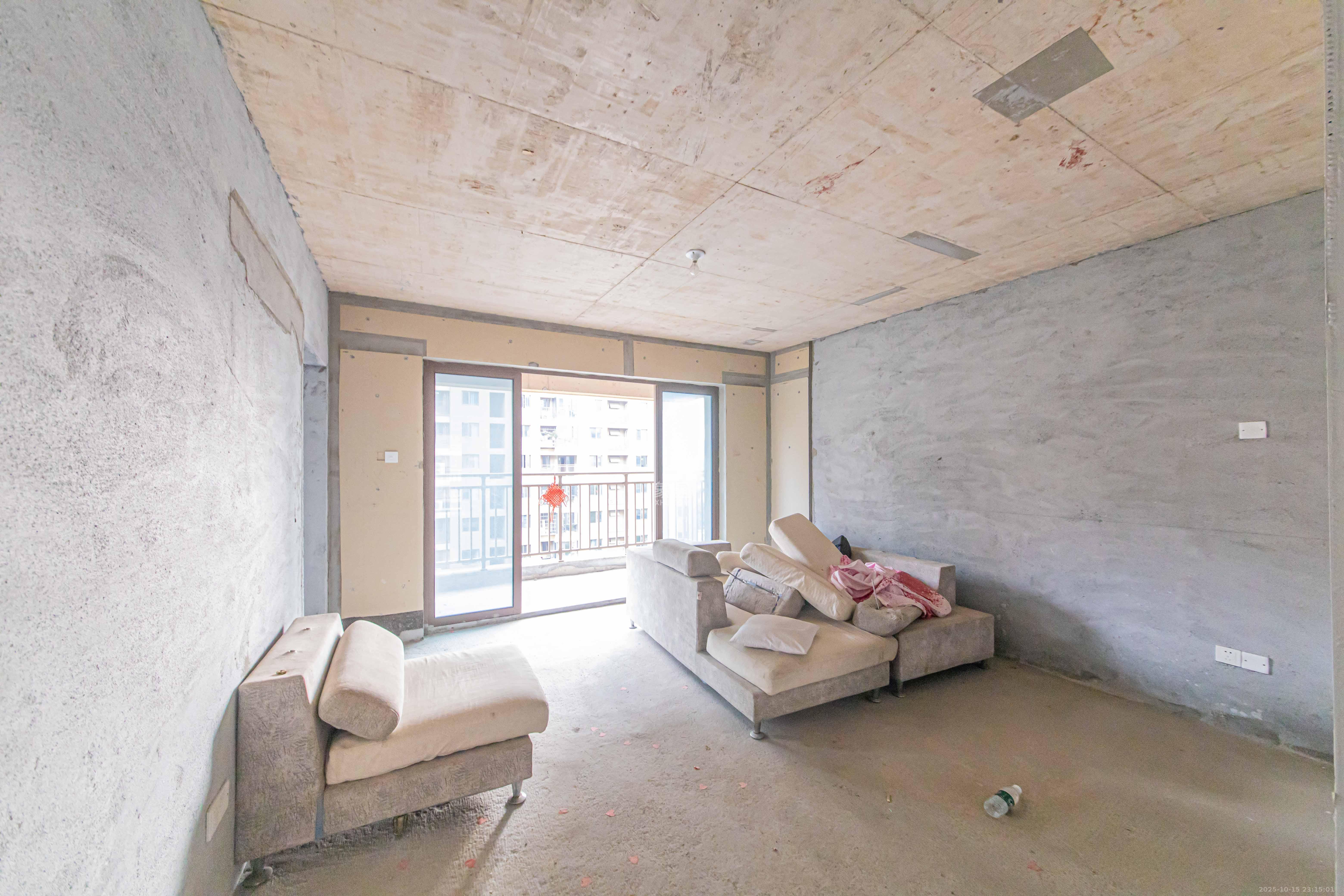 大唐印象三期御玺 4室2厅2卫 120.0万 大唐印象三期御玺 4室2厅2卫 120.0万客厅