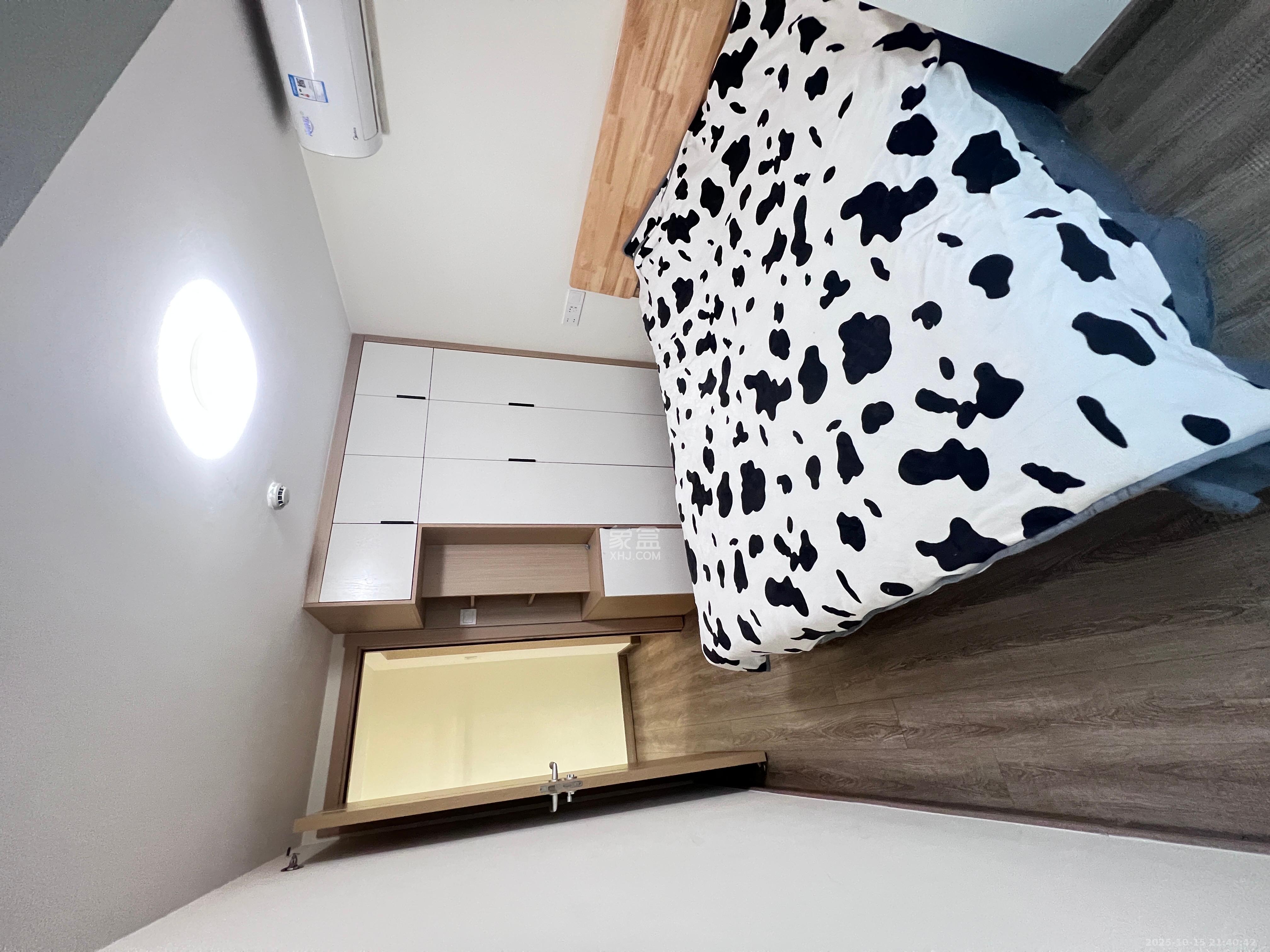 卓越浅水湾  3室2厅2卫    2000.0元/月室内图