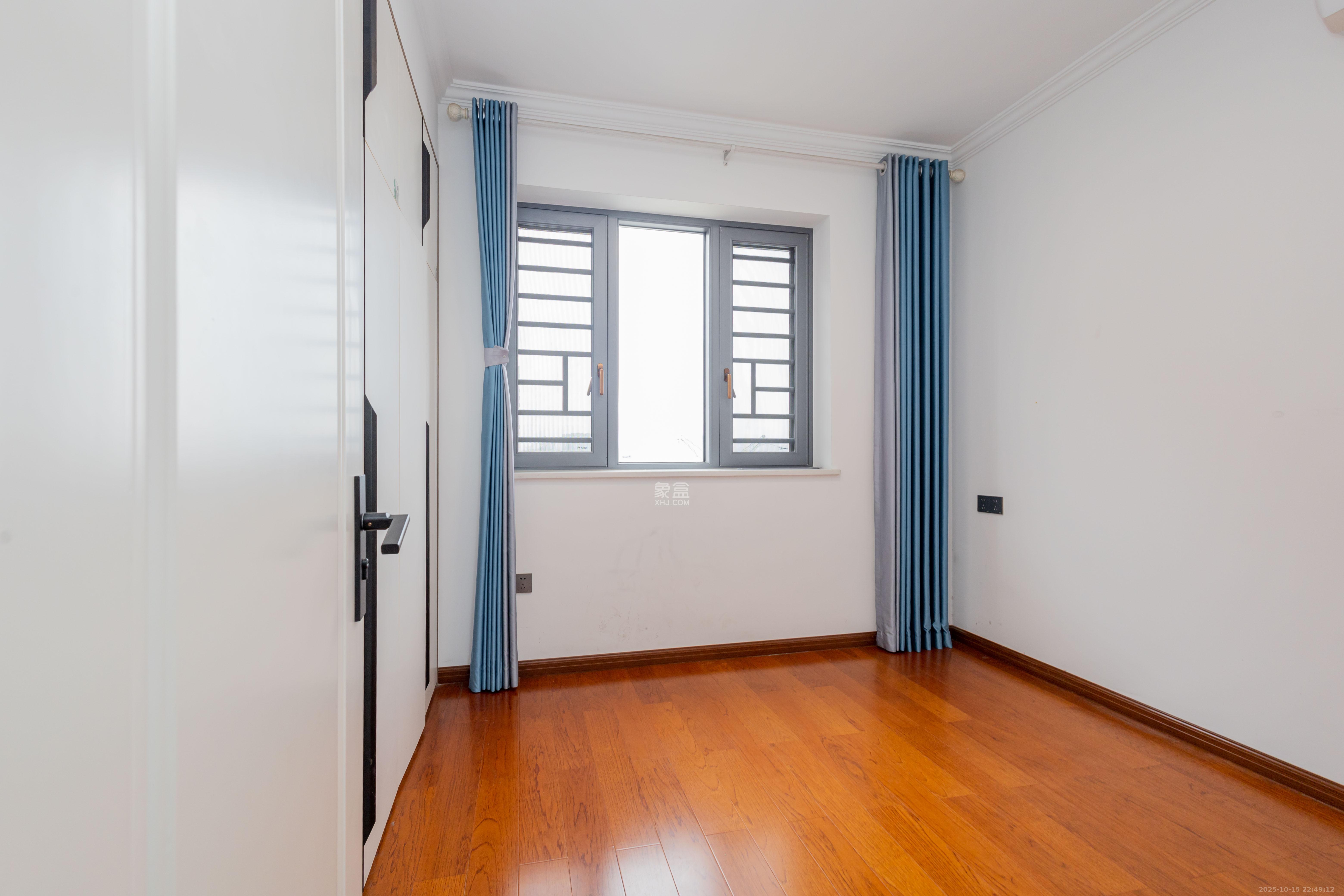 康桥长郡  4室2厅1卫    76.9万 康桥长郡  4室2厅1卫    76.9万卧室