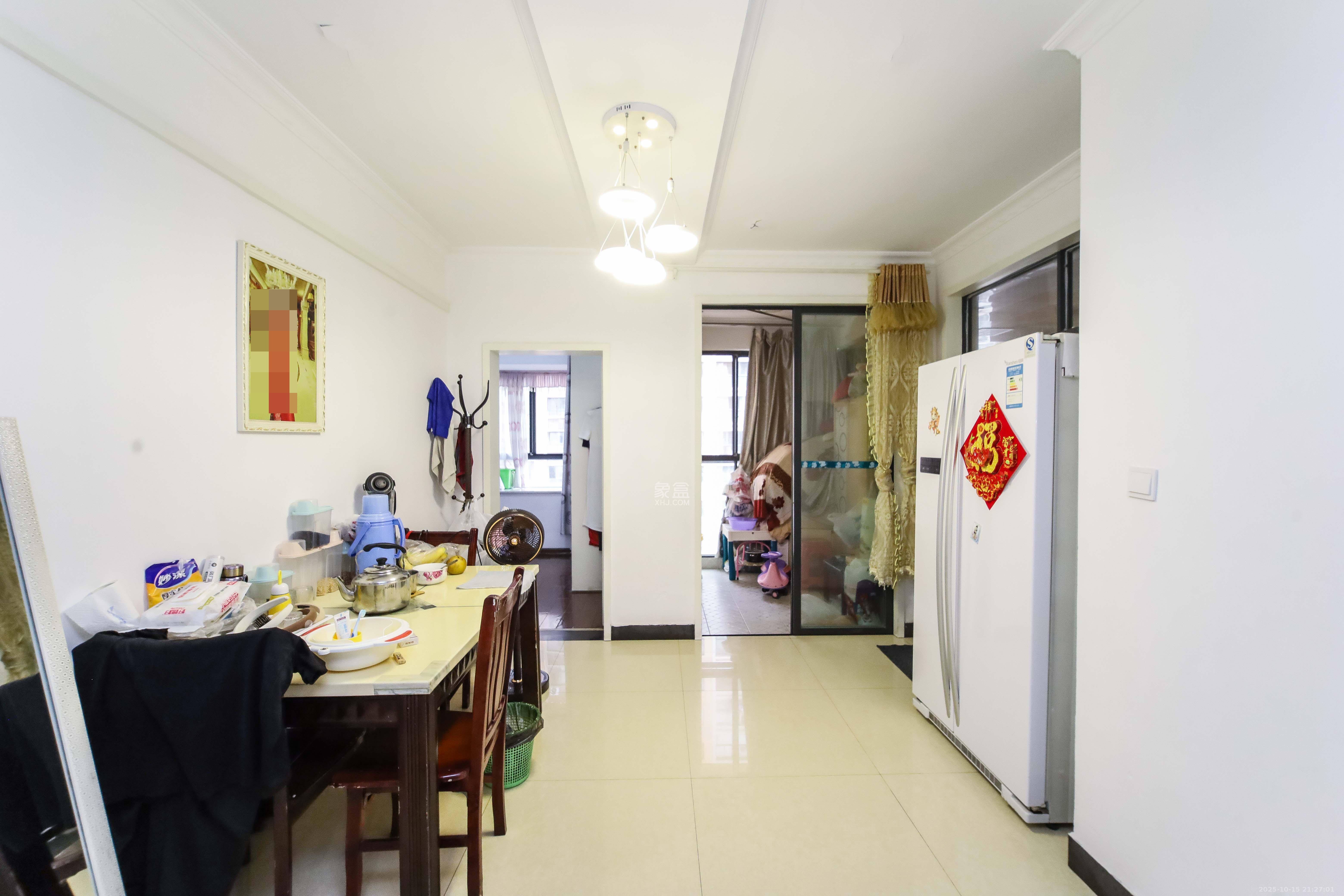 锦湘国际星城三期(锦绣苑) 3室2厅2卫 120.0万 锦湘国际星城三期(锦绣苑) 3室2厅2卫 120.0万客厅