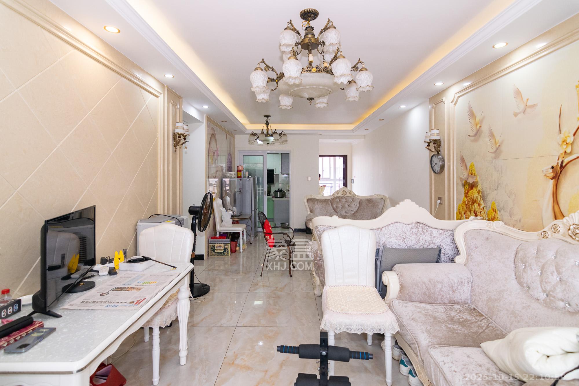 新城国际花都 3室2厅2卫 72.0万 新城国际花都 3室2厅2卫 72.0万客厅