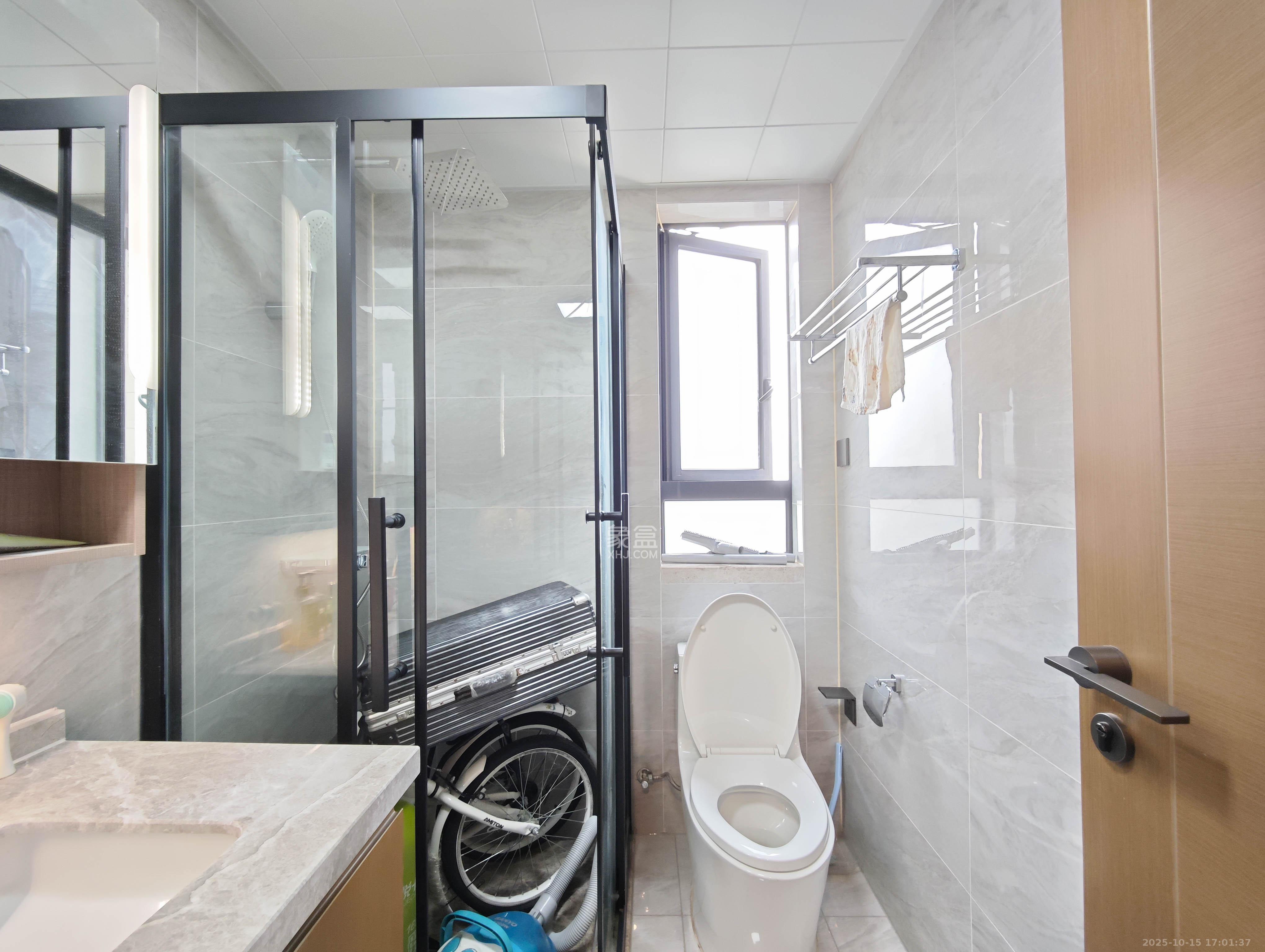 万科魅力之城天阔里  3室1厅2卫    105.0万卫生间