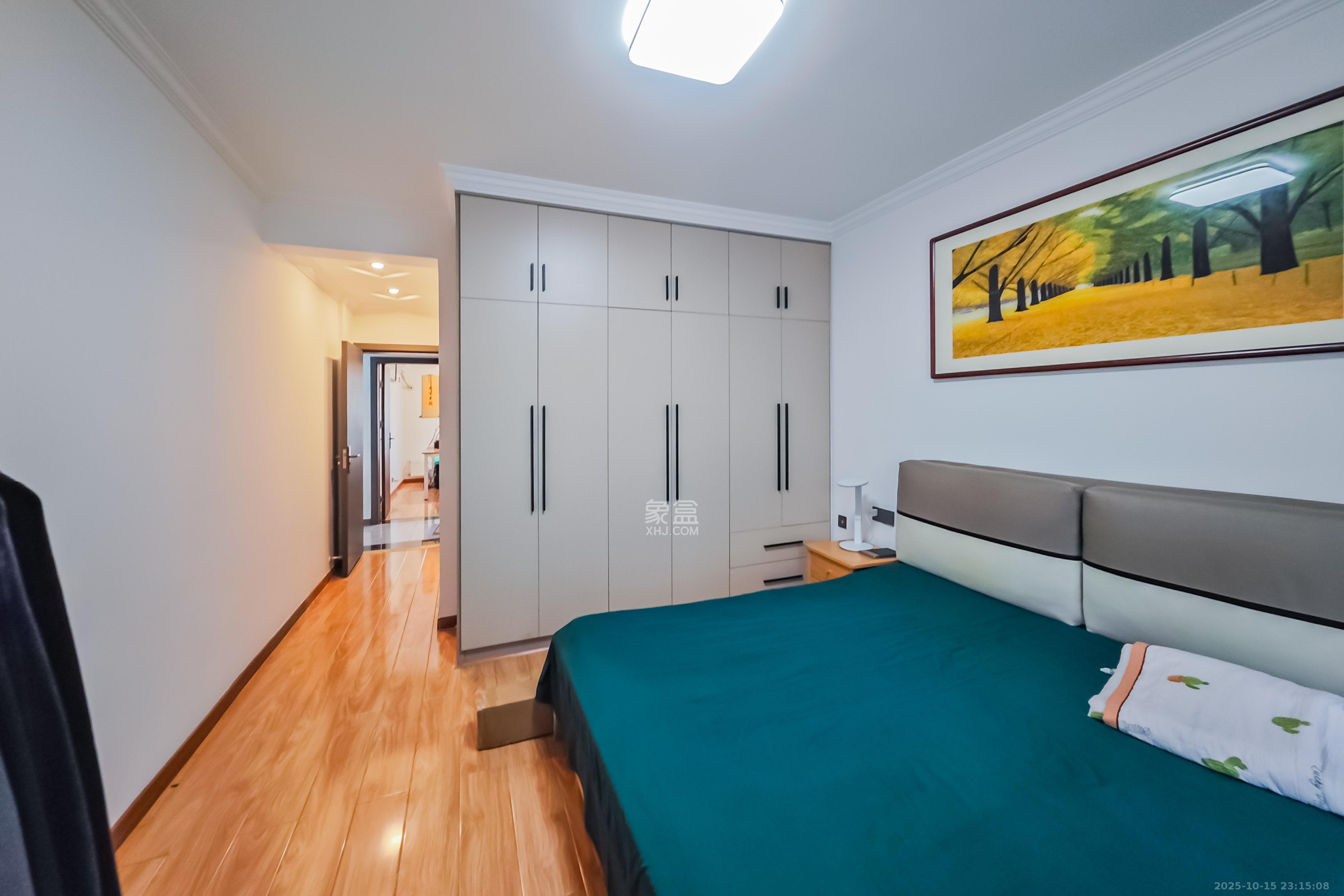 半山壹号  4室2厅2卫    140.0万卧室