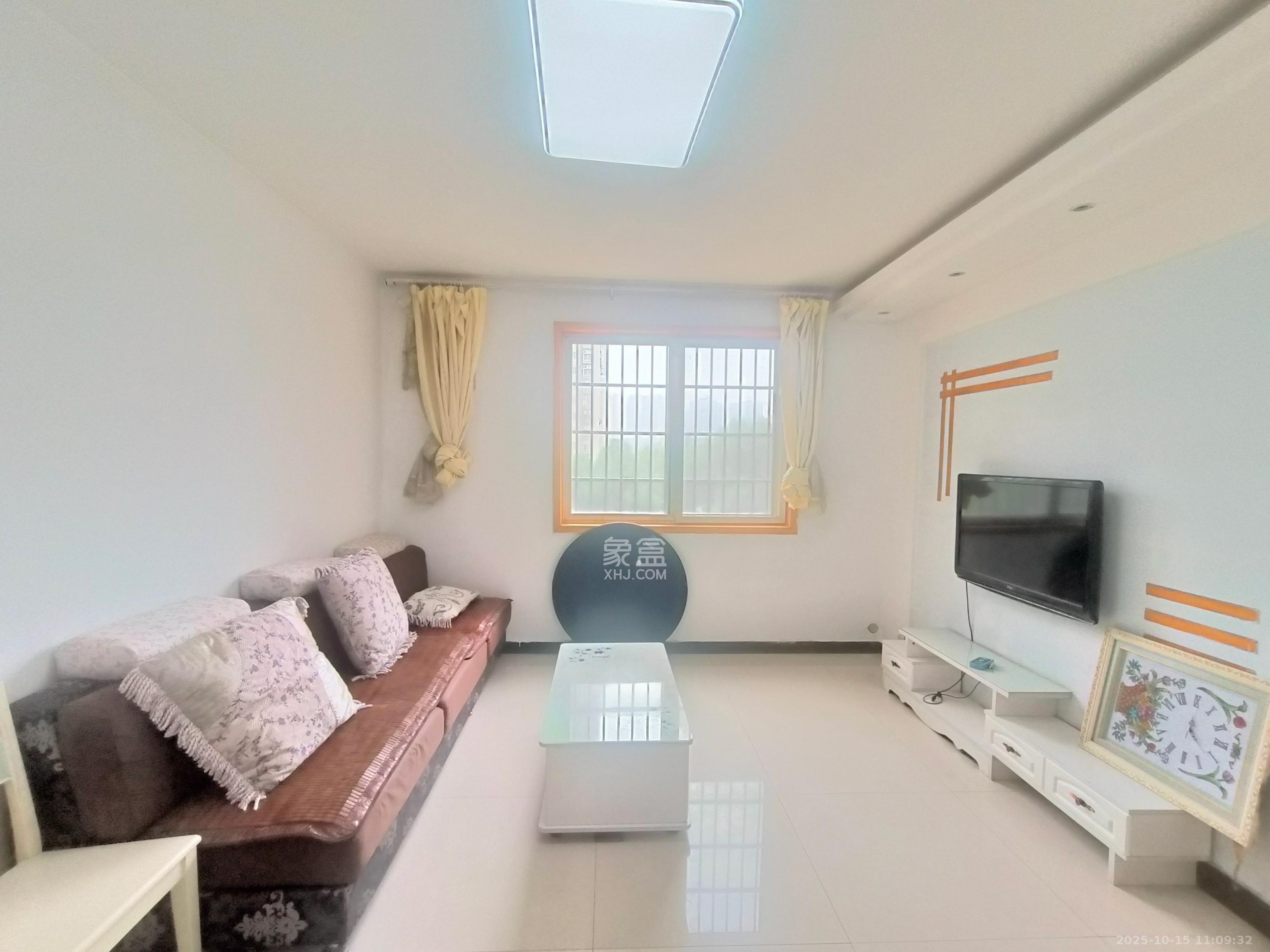 香槟小镇(香槟花苑)  2室2厅1卫    1600.0元/月 香槟小镇(香槟花苑)  2室2厅1卫    1600.0元/月