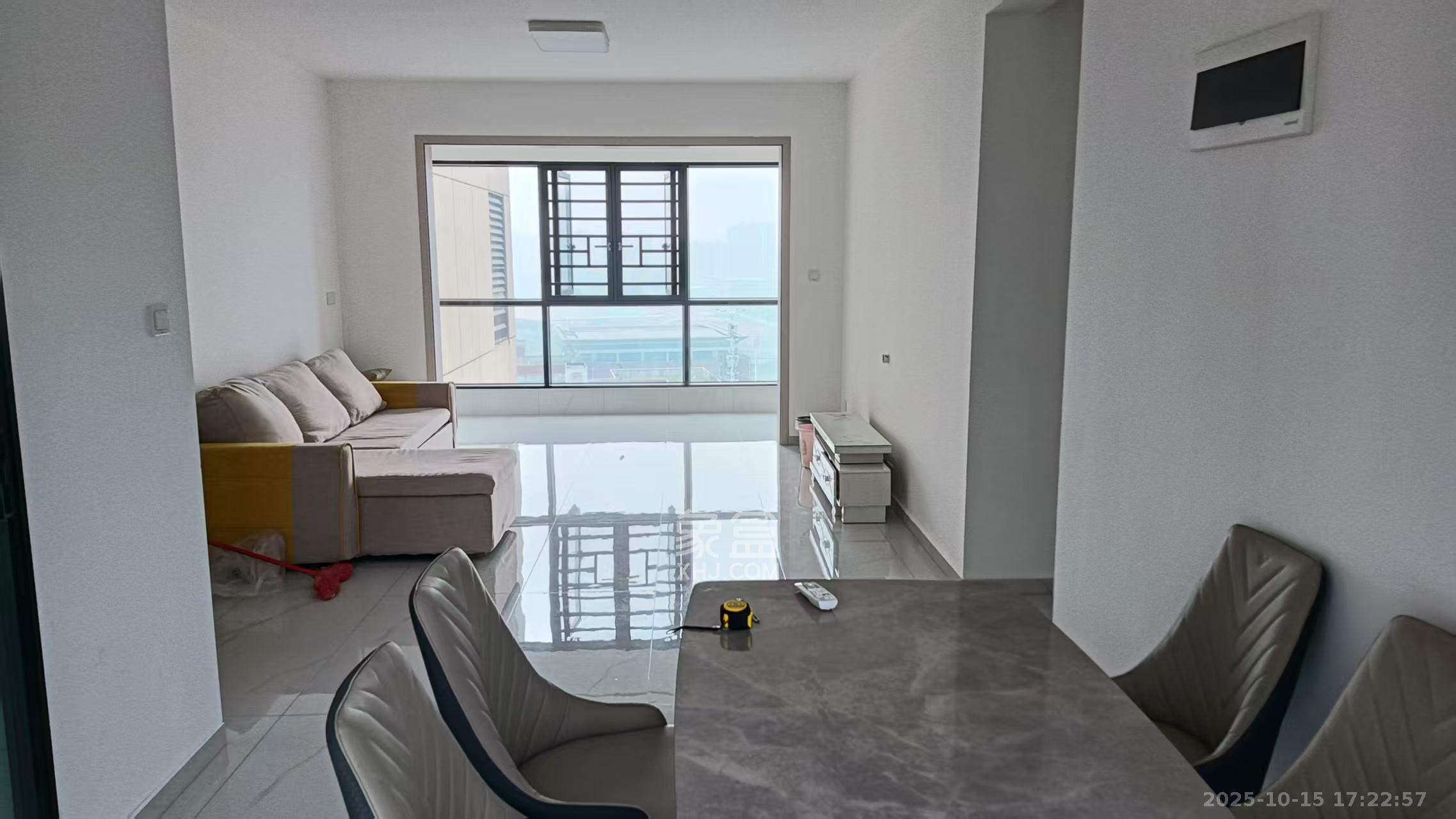 汉唐世家二期  3室2厅2卫    2500.0元/月