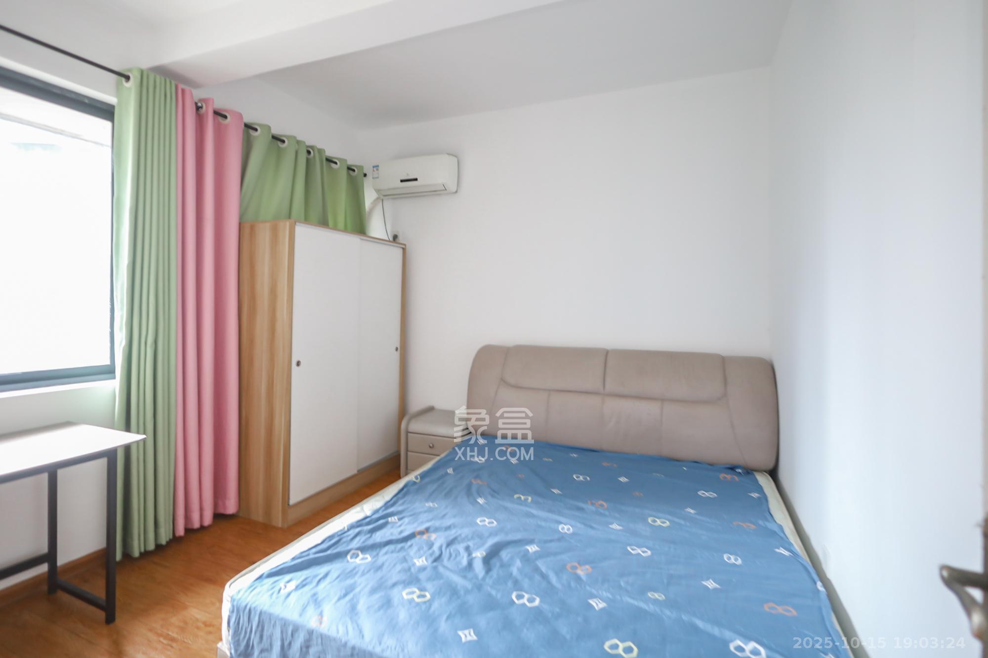 华韵城市海岸(城市水岸苑)  5室2厅2卫    229.0万 华韵城市海岸(城市水岸苑)  5室2厅2卫    229.0万卧室