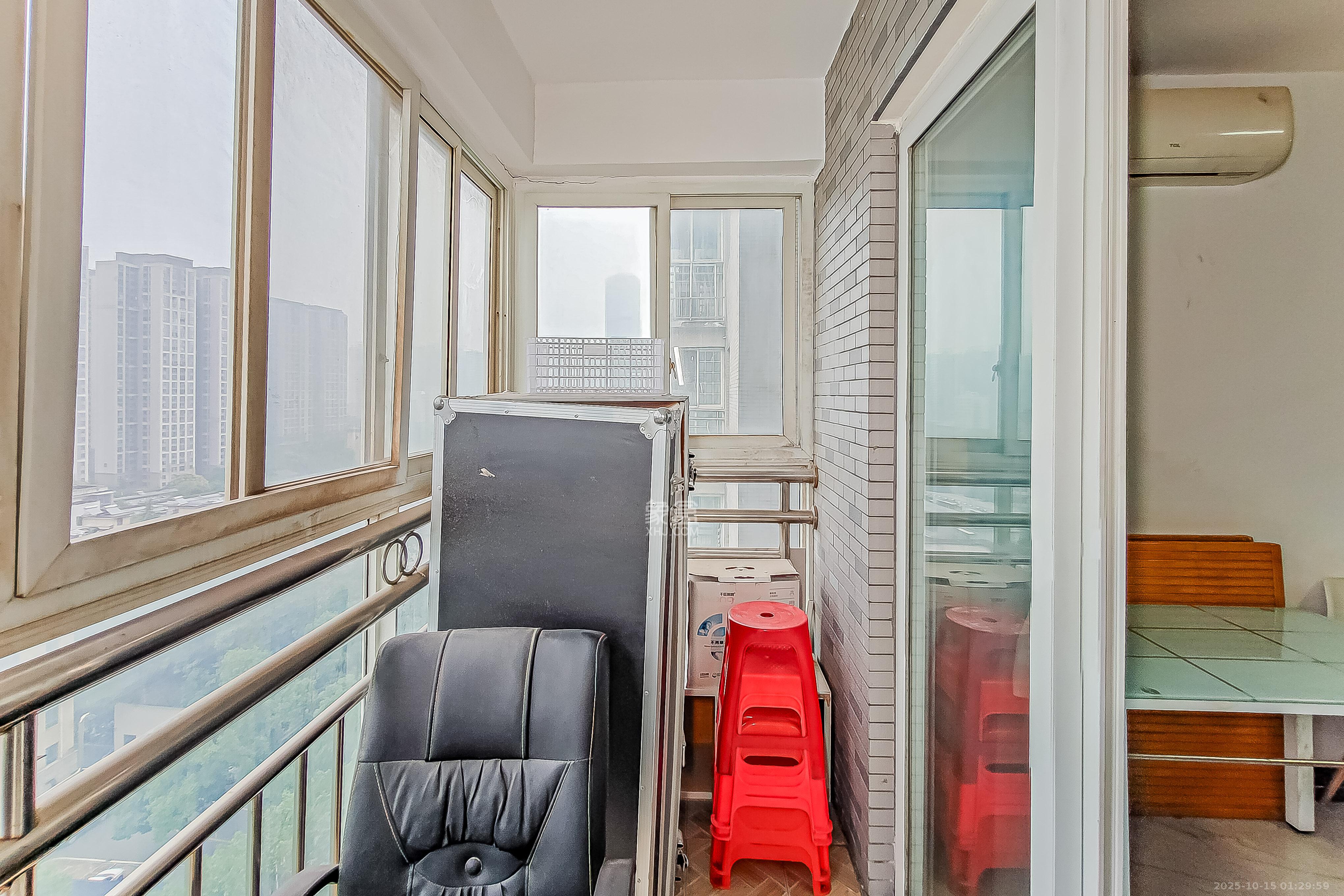 新芙蓉之都  1室1厅1卫    43.0万阳台