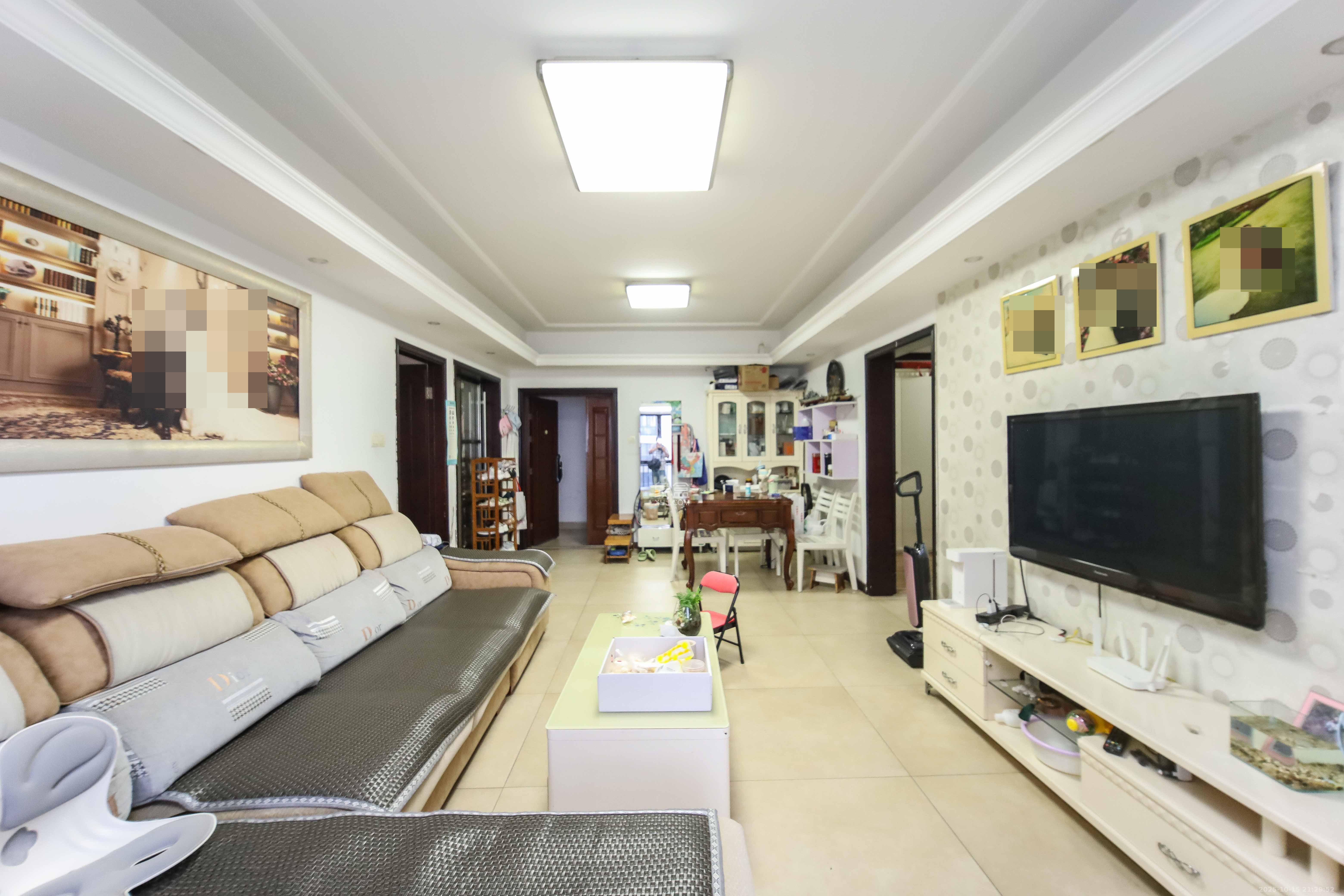 上东辛顿公寓 3室2厅2卫 85.0万 上东辛顿公寓 3室2厅2卫 85.0万客厅