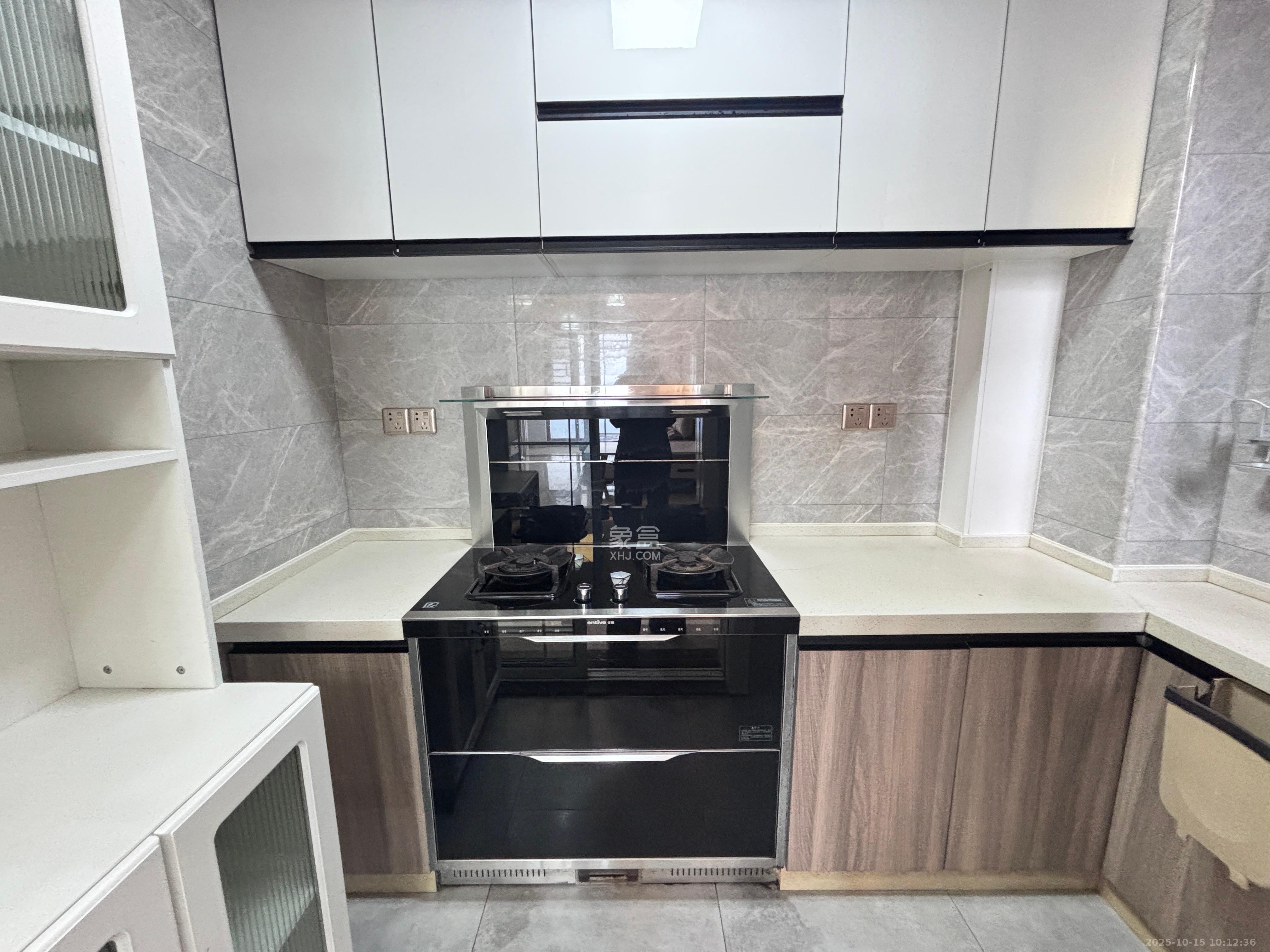 中粮鸿云  3室2厅1卫    1800.0元/月 中粮鸿云  3室2厅1卫    1800.0元/月室内图