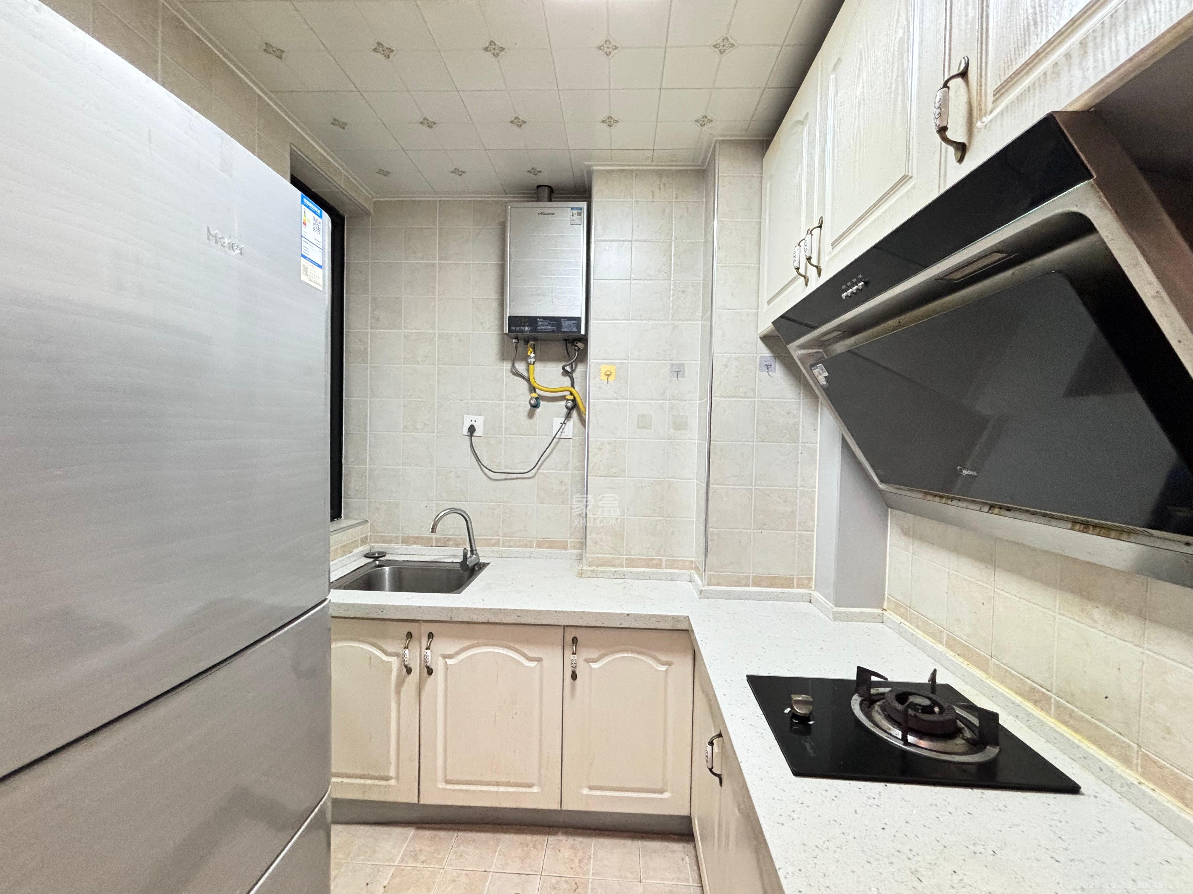 长房半岛蓝湾（观山月）  1室1厅1卫    1500.0元/月室内图