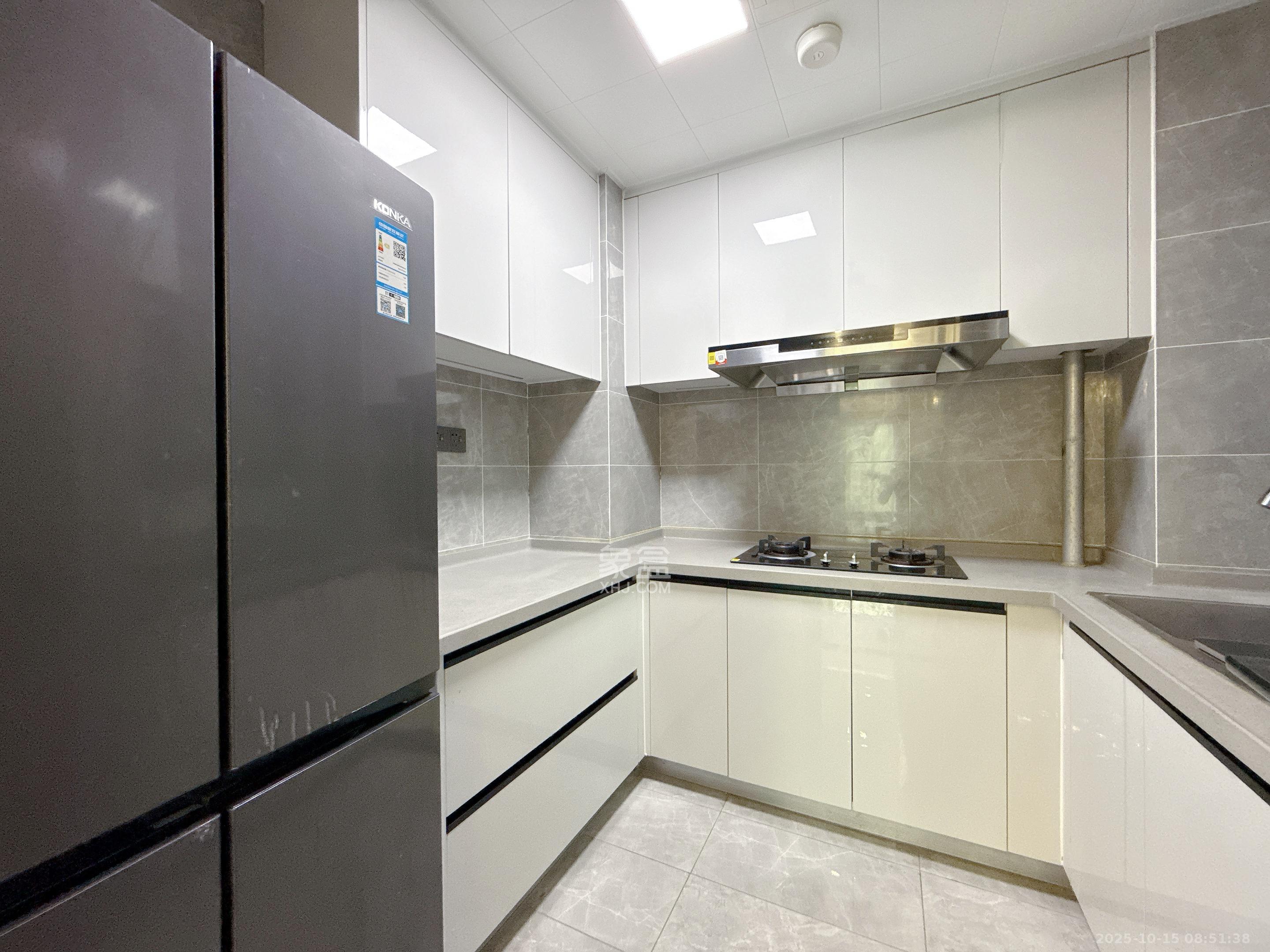 卓越中寰  3室2厅2卫    5000.0元/月室内图