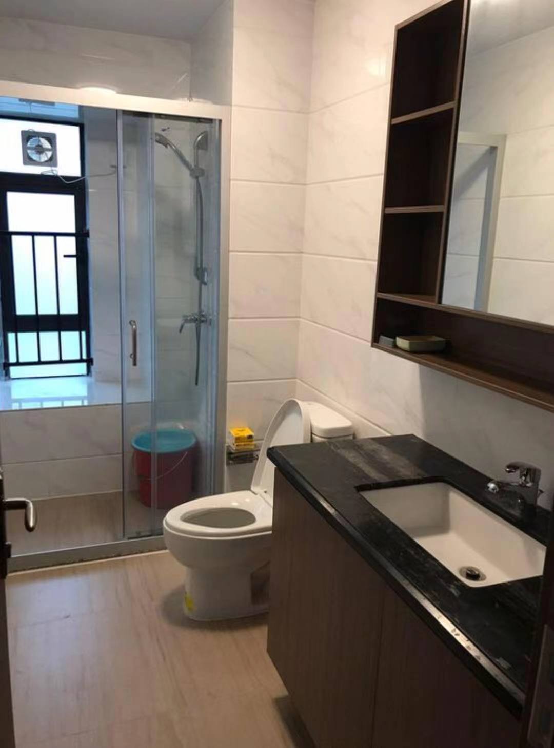 碧桂园一、二期(中央首府) 4室2厅2卫 3500.0元/月 碧桂园一、二期(中央首府) 4室2厅2卫 3500.0元/月室内图