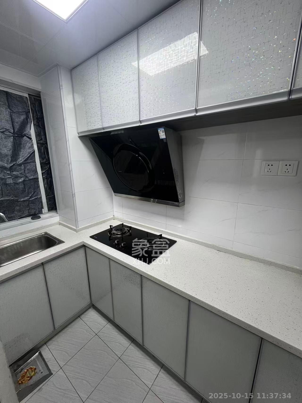 鸿运凯旋国际(科佳电脑城)  1室1厅1卫    1600.0元/月 鸿运凯旋国际(科佳电脑城)  1室1厅1卫    1600.0元/月室内图