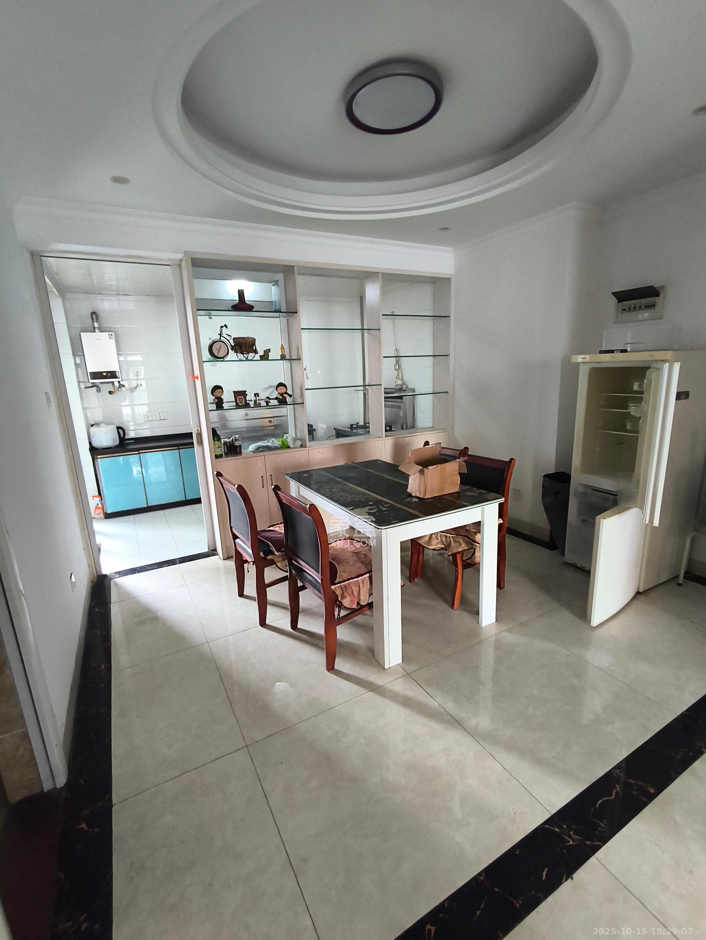 依科铂宫 1室2厅1卫 1500.0元/月 依科铂宫 1室2厅1卫 1500.0元/月室内图