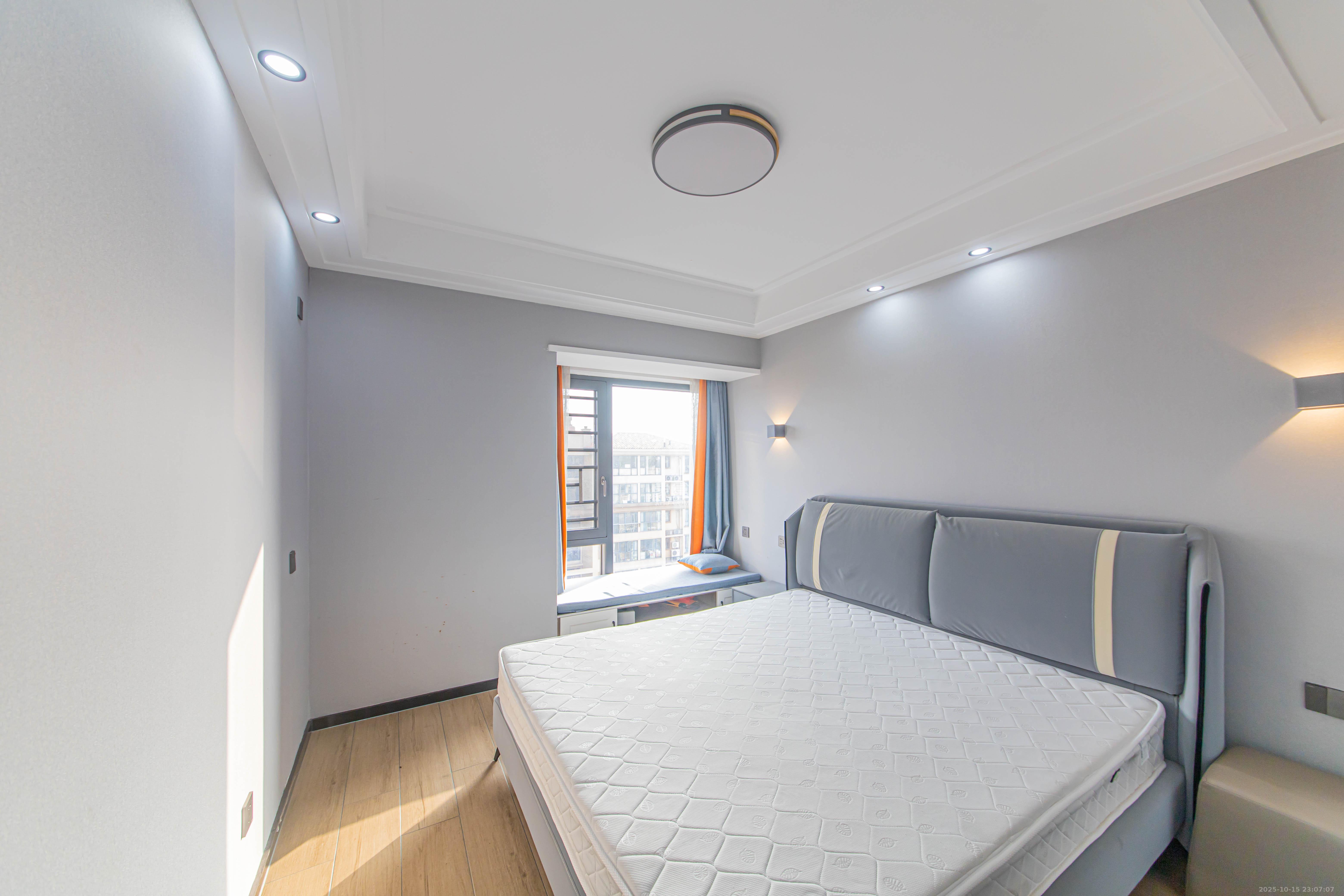 中建芙蓉嘉苑  4室2厅1卫    105.0万卧室