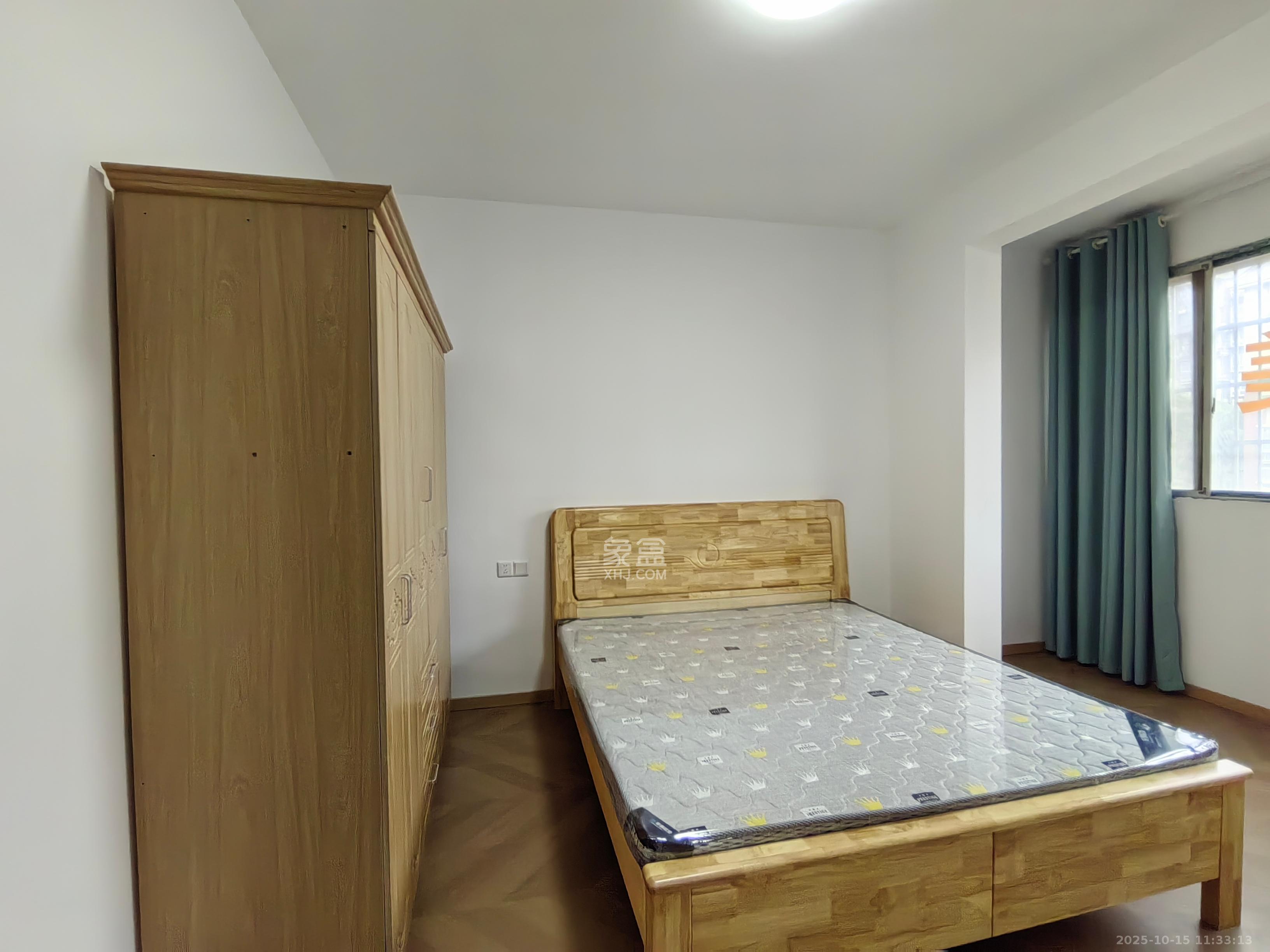 鄱阳小区  3室2厅2卫    2300.0元/月室内图