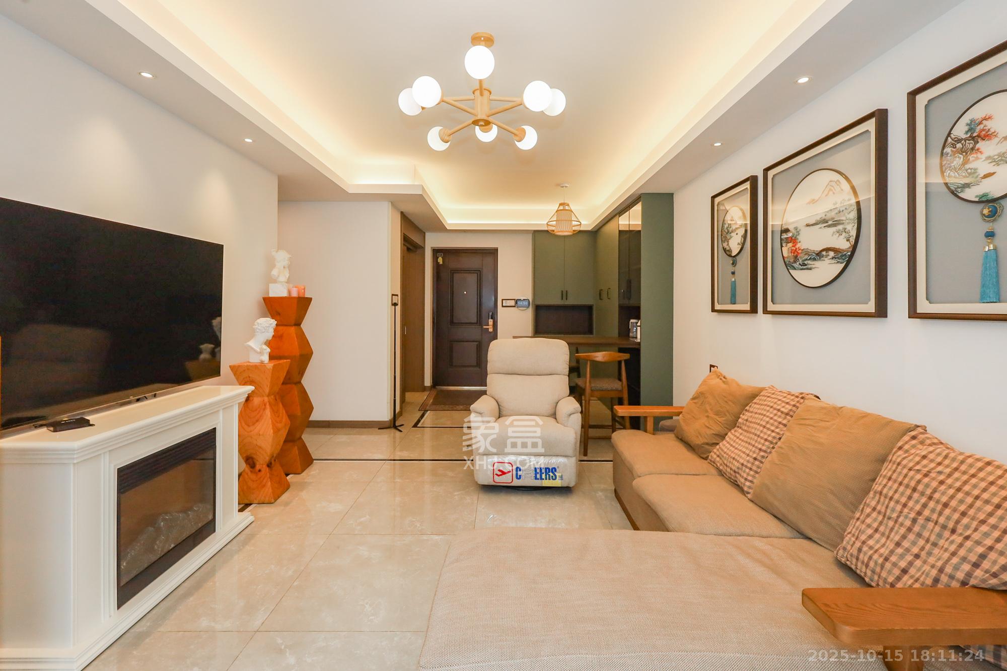 龙湖铂金中心（龙湖春江郦城）  3室2厅2卫    216.0万客厅