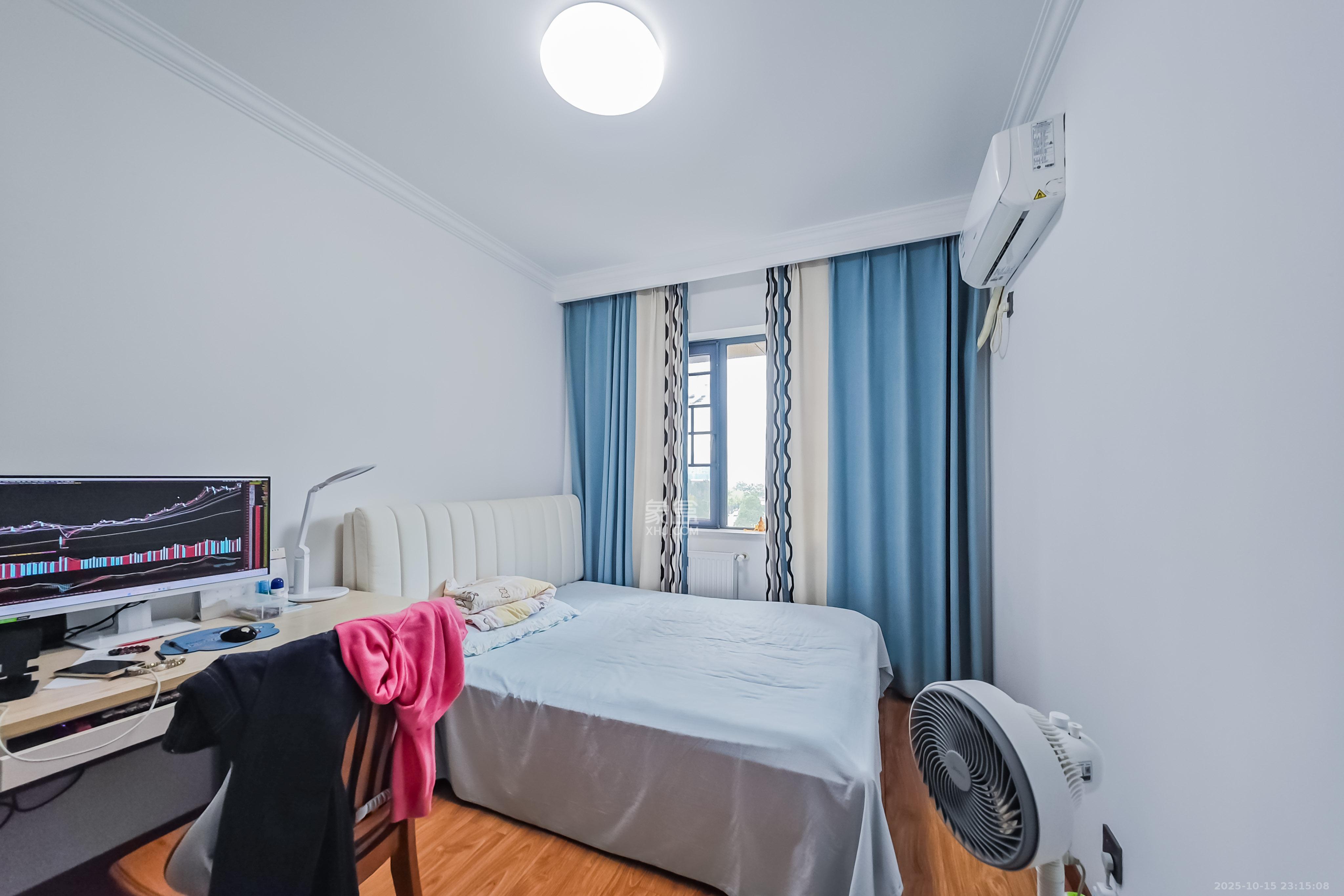 半山壹号  4室2厅2卫    140.0万 半山壹号  4室2厅2卫    140.0万卧室